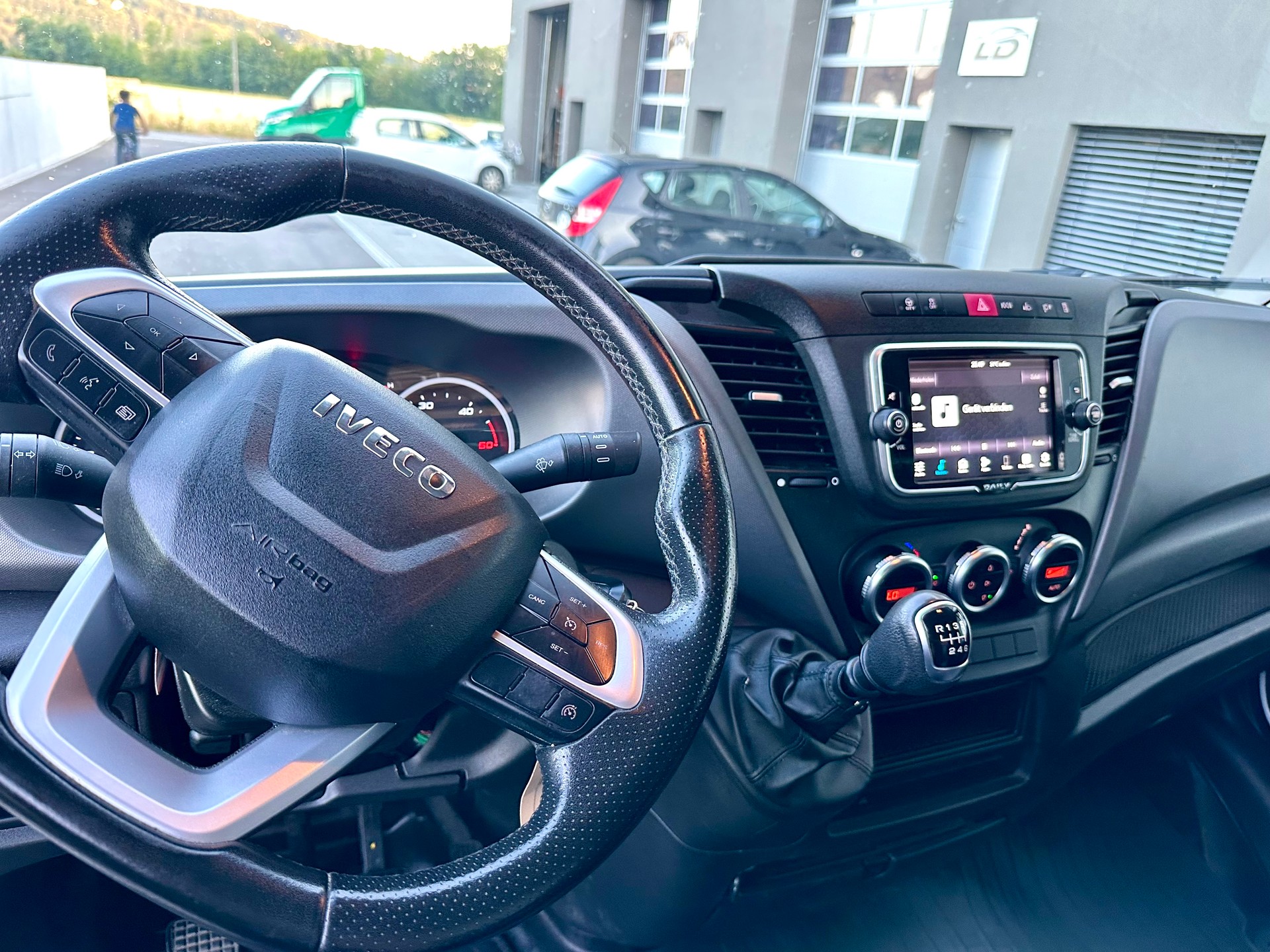 IVECO 35S18-image-5