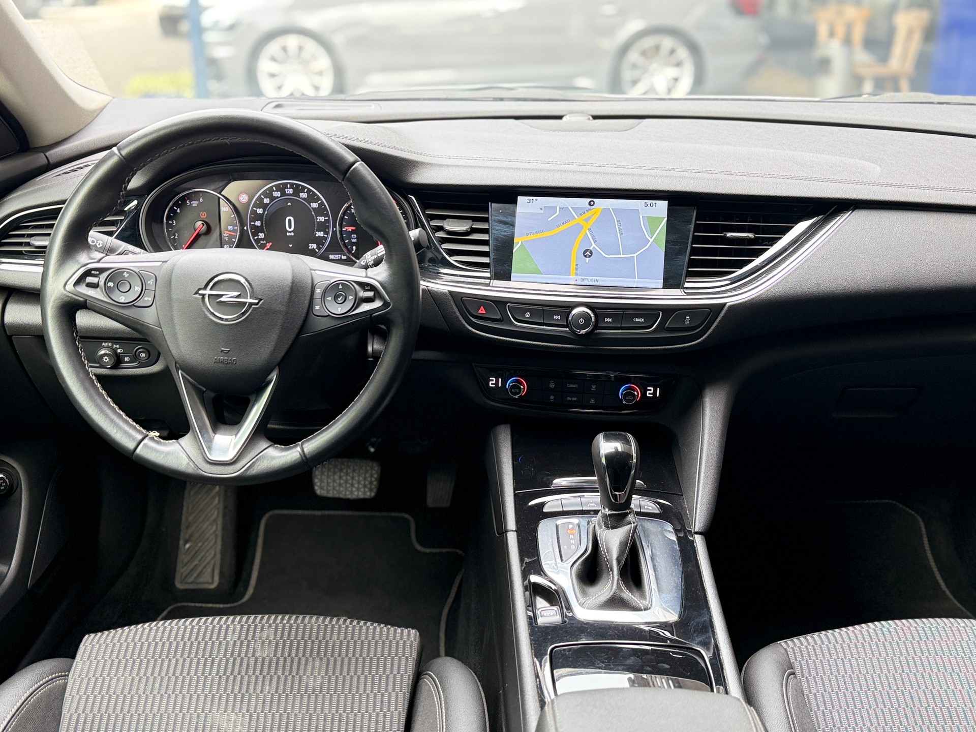 OPEL Insignia 2.0 BiDTI Sports Tourer Exclusive 4WD Auto-image-5