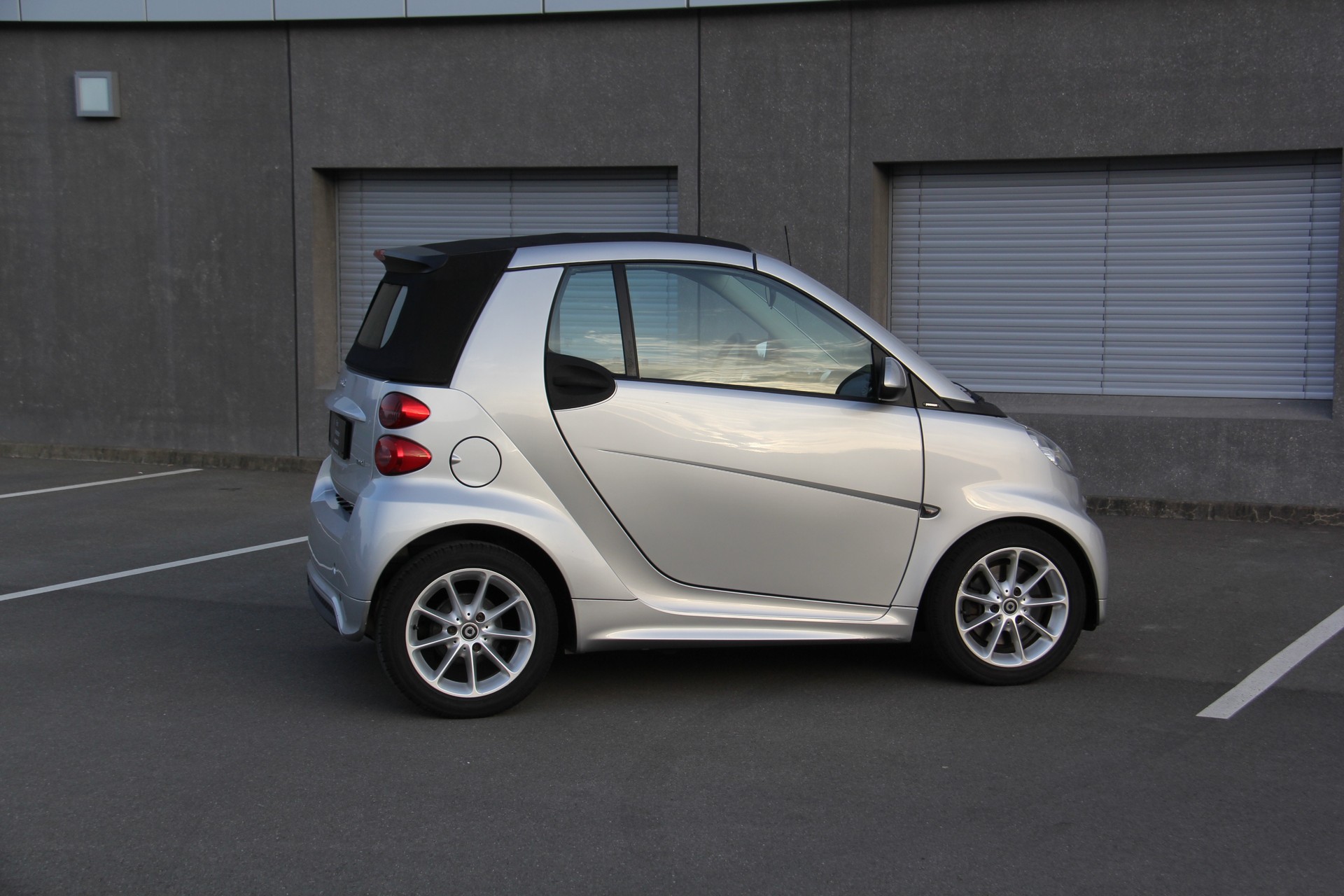 SMART FORTWO-image-4