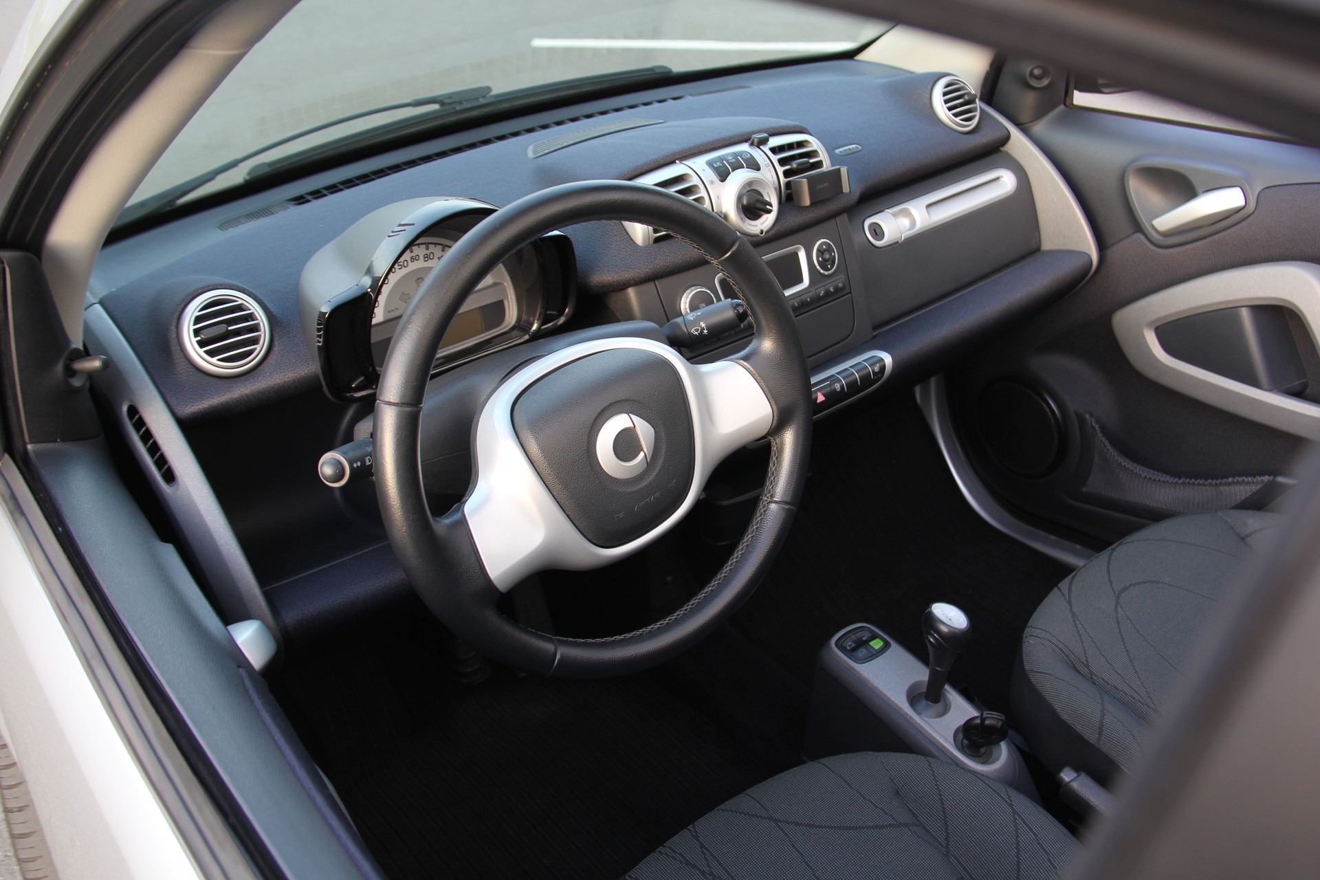 SMART FORTWO-image-9