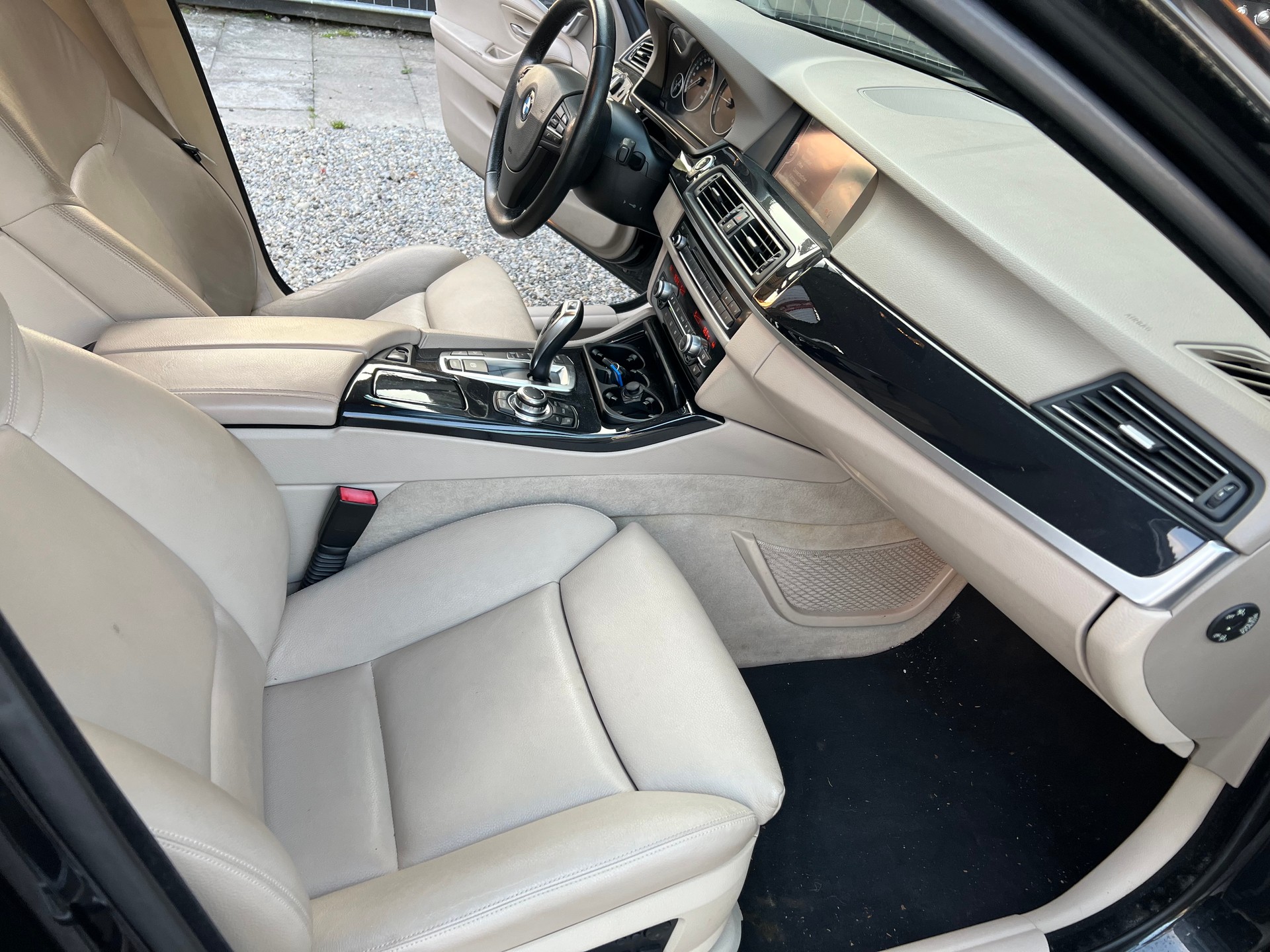 BMW 525d xDrive Touring Steptronic-image-7