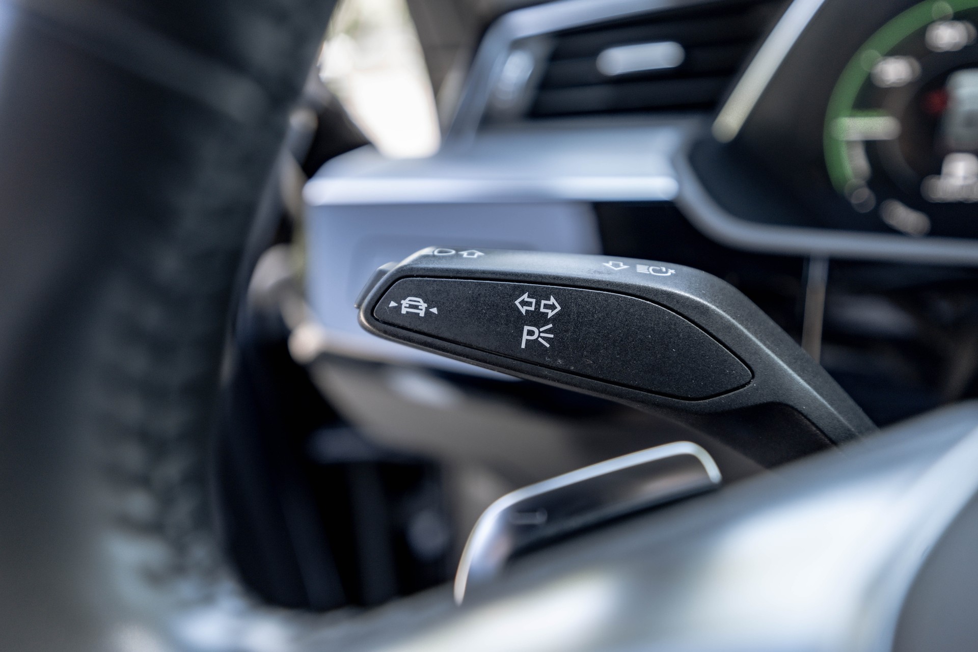 AUDI e-tron 55 Advanced quattro * FRISCH AB MFK & SERVICE * NEUE REIFEN * SOH 91,3 % *-image-9