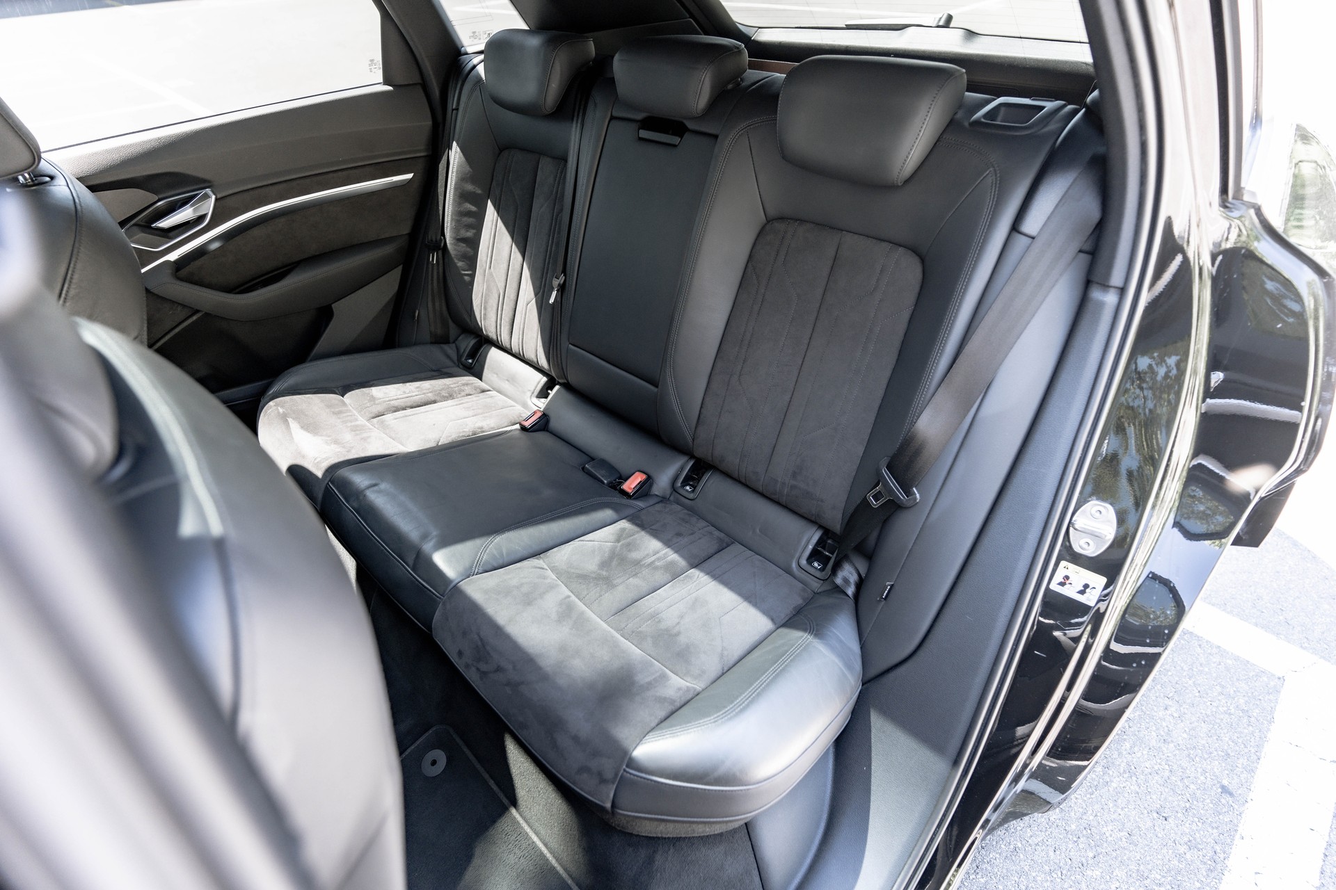AUDI e-tron 55 Advanced quattro * FRISCH AB MFK & SERVICE * NEUE REIFEN * SOH 91,3 % *-image-22