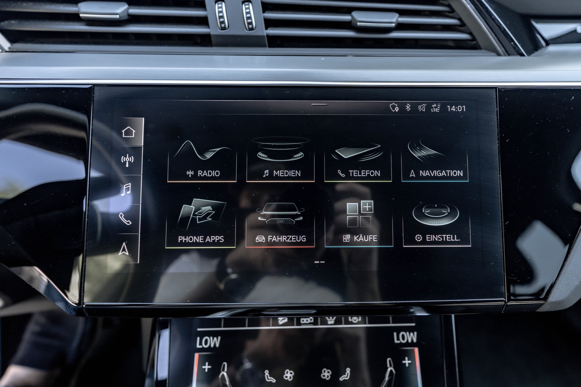 AUDI e-tron 55 Advanced quattro * FRISCH AB MFK & SERVICE * NEUE REIFEN * SOH 91,3 % *-image-15