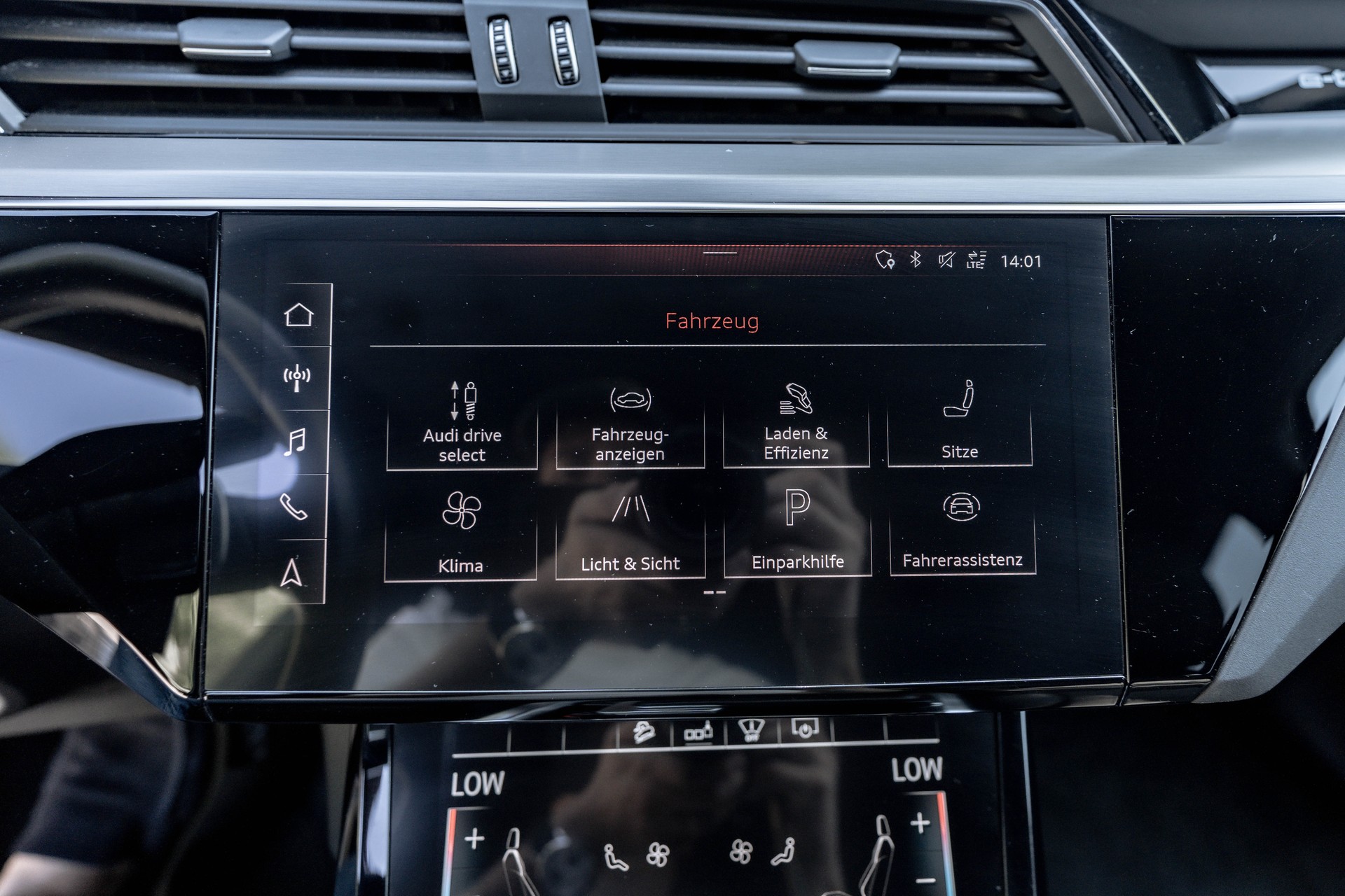 AUDI e-tron 55 Advanced quattro * FRISCH AB MFK & SERVICE * NEUE REIFEN * SOH 91,3 % *-image-16