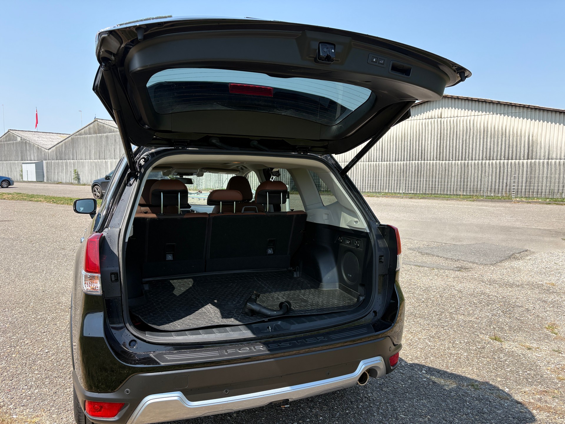 SUBARU 2.0i e-Boxer Luxury-image-3