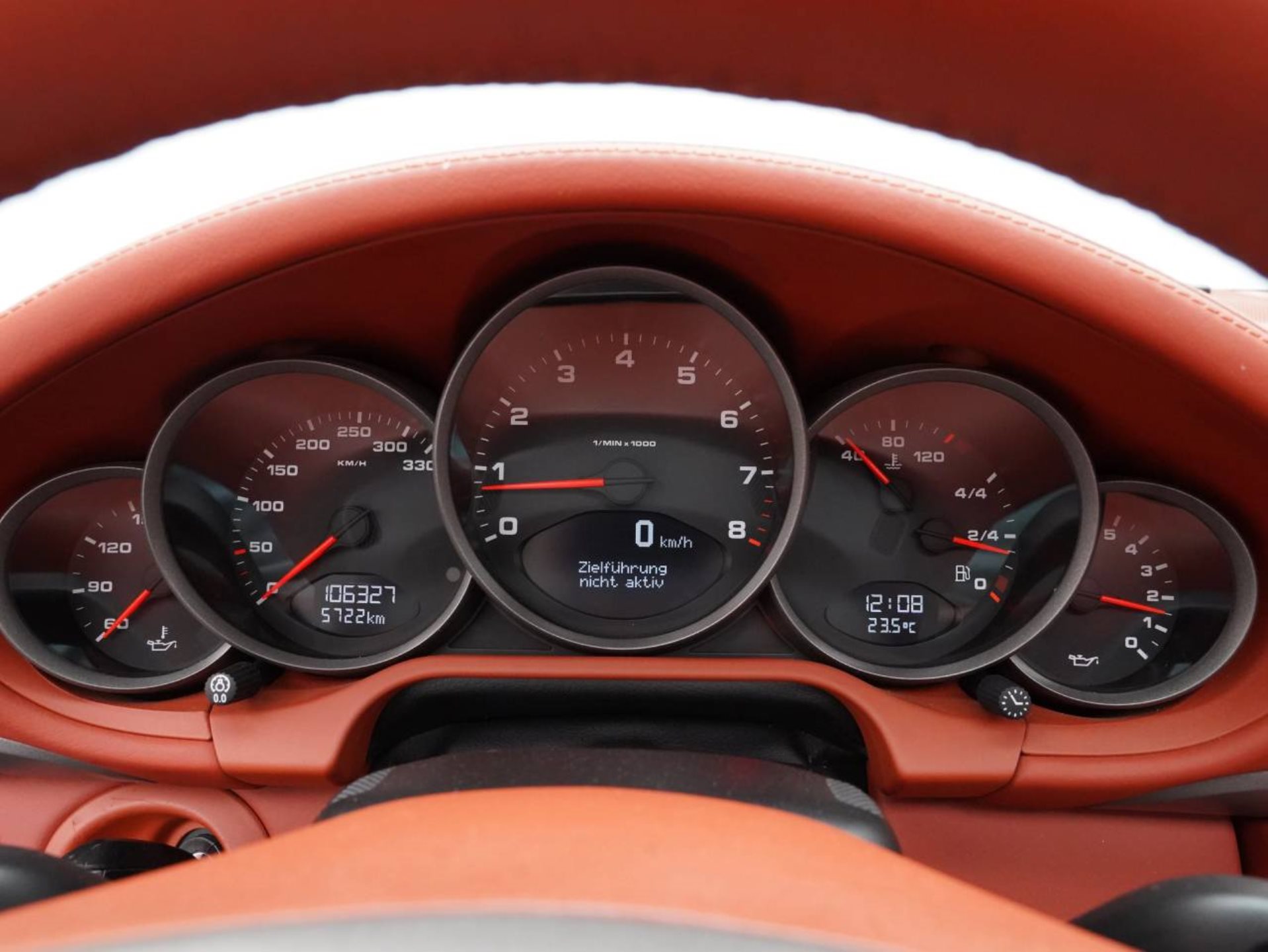 PORSCHE 911 Carrera Coupé-image-16