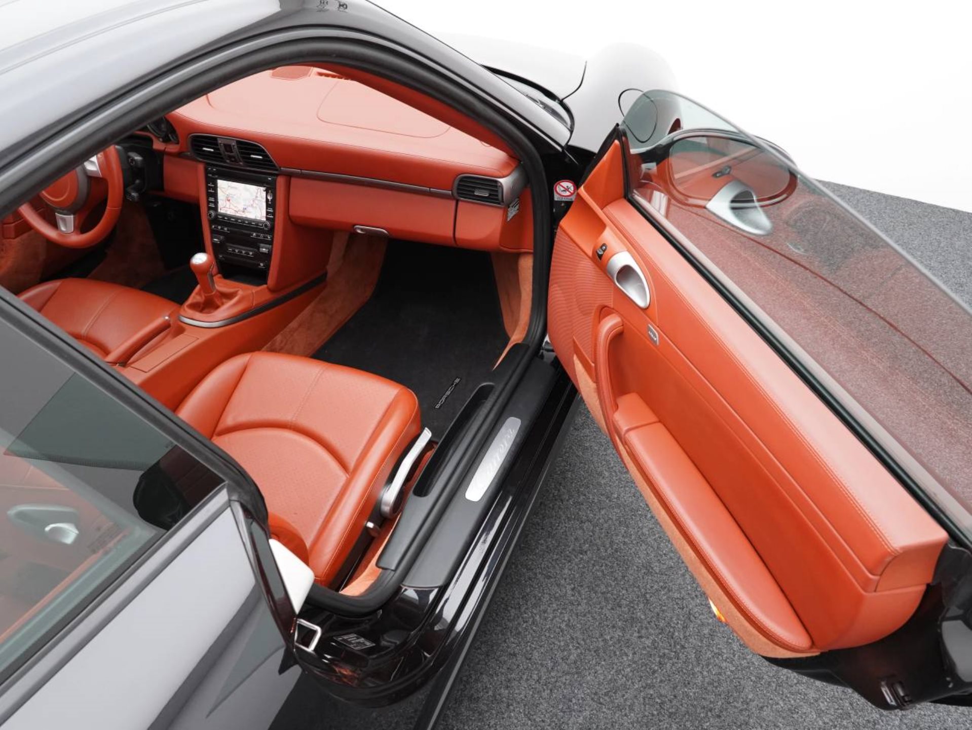 PORSCHE 911 Carrera Coupé-image-23