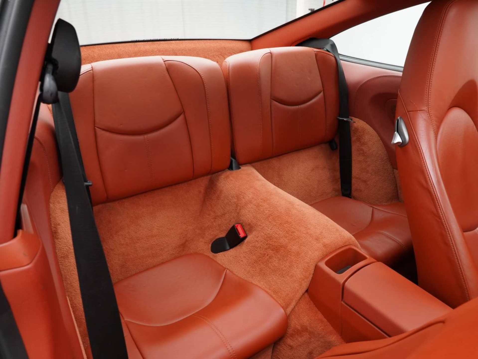 PORSCHE 911 Carrera Coupé-image-27