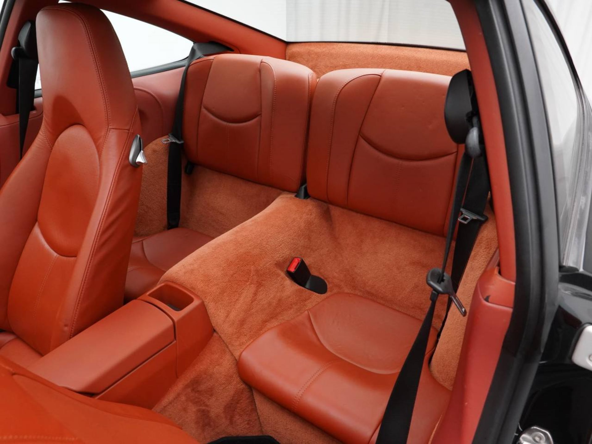 PORSCHE 911 Carrera Coupé-image-28