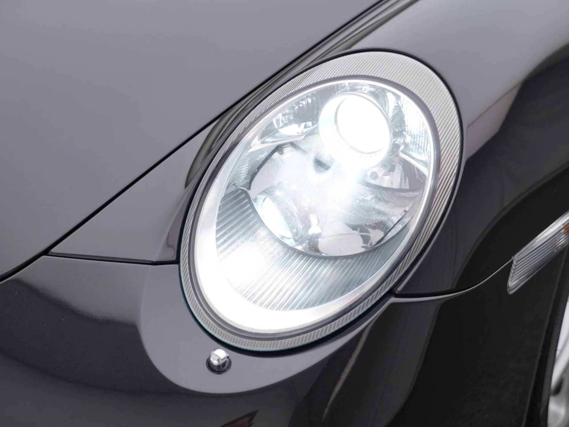 PORSCHE 911 Carrera Coupé-image-12