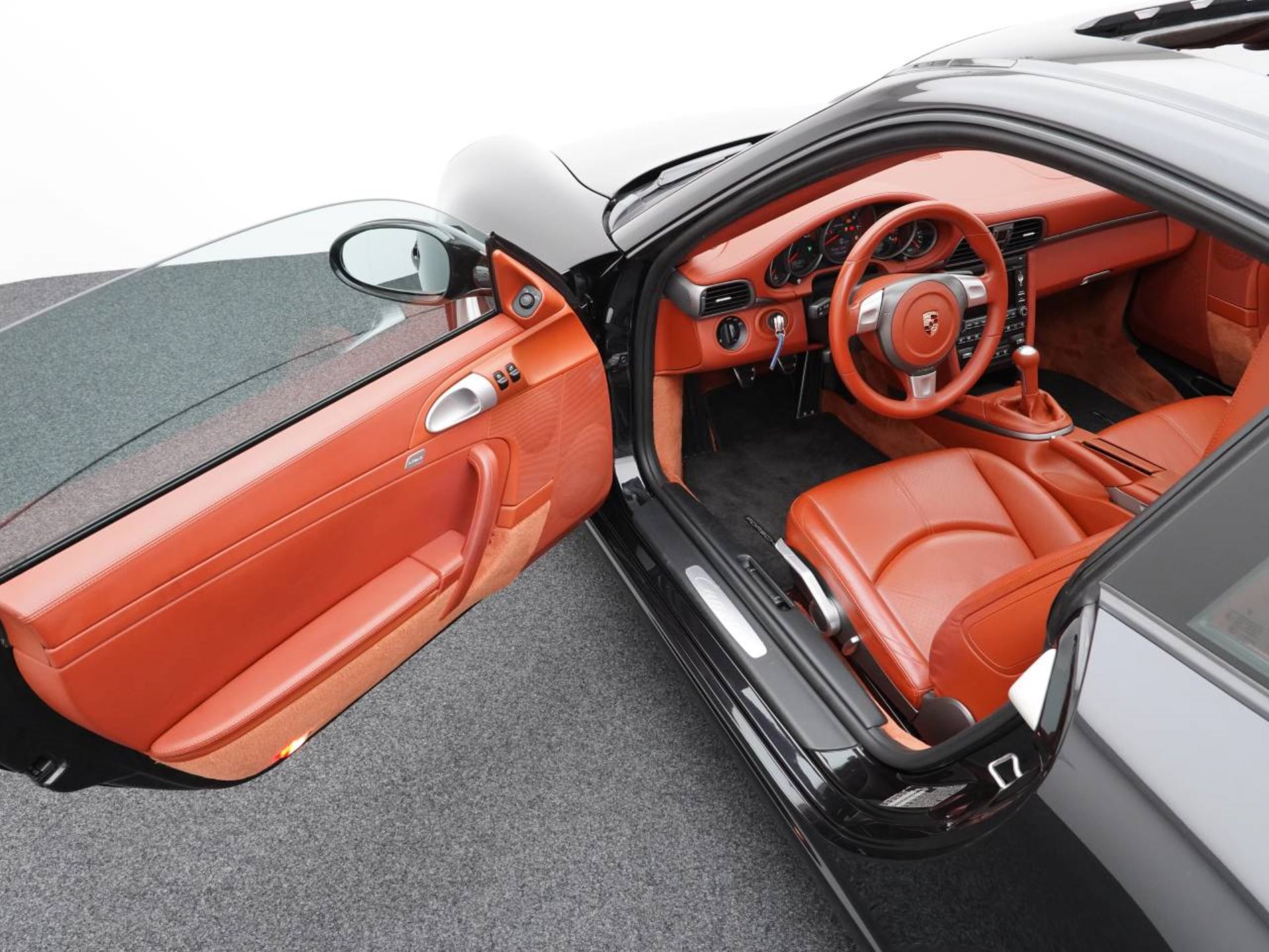 PORSCHE 911 Carrera Coupé-image-3