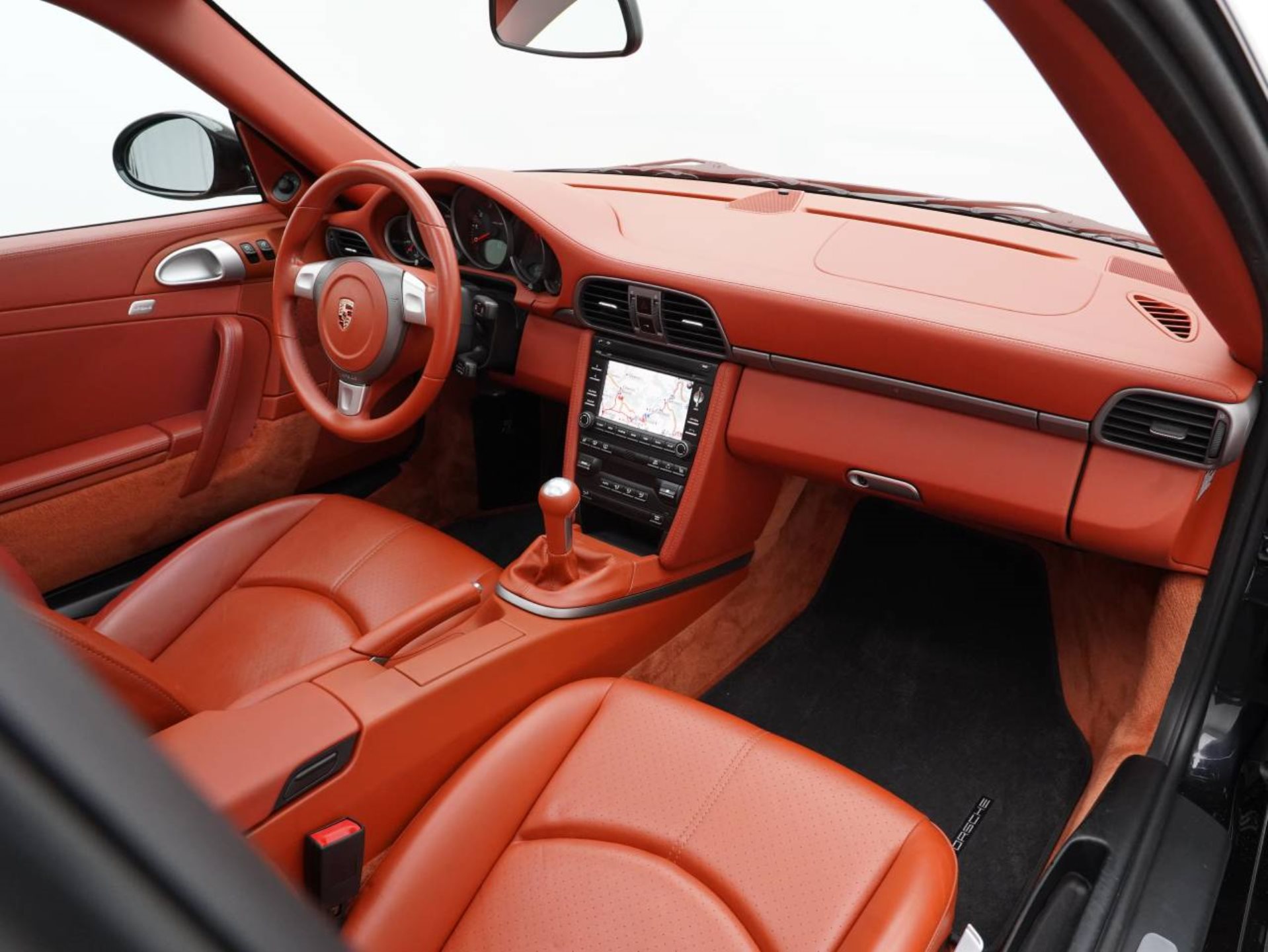 PORSCHE 911 Carrera Coupé-image-24