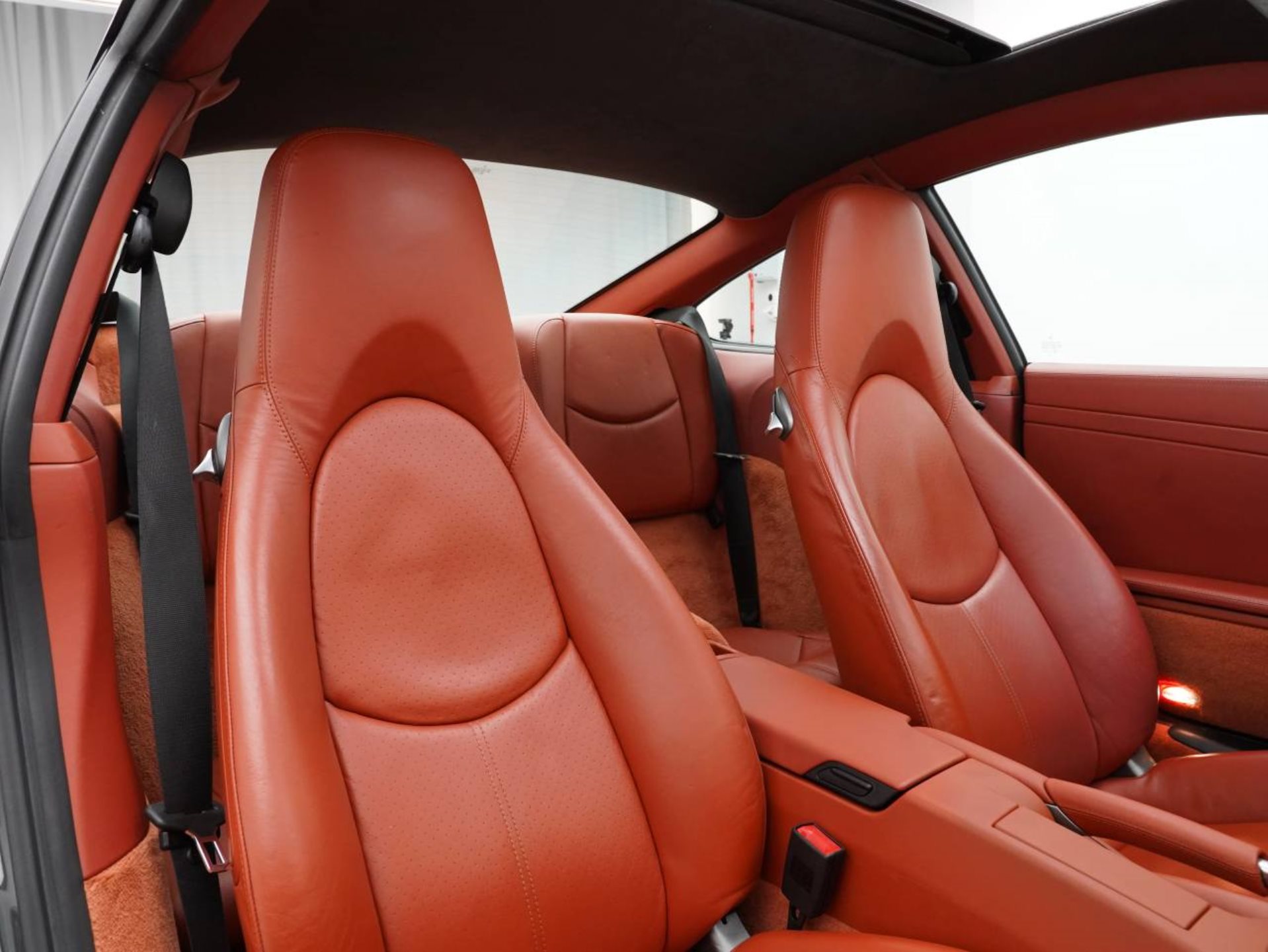 PORSCHE 911 Carrera Coupé-image-26