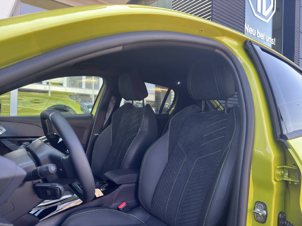 PEUGEOT 208 1.2 Hybrid 145 GT Exclusive-image-4
