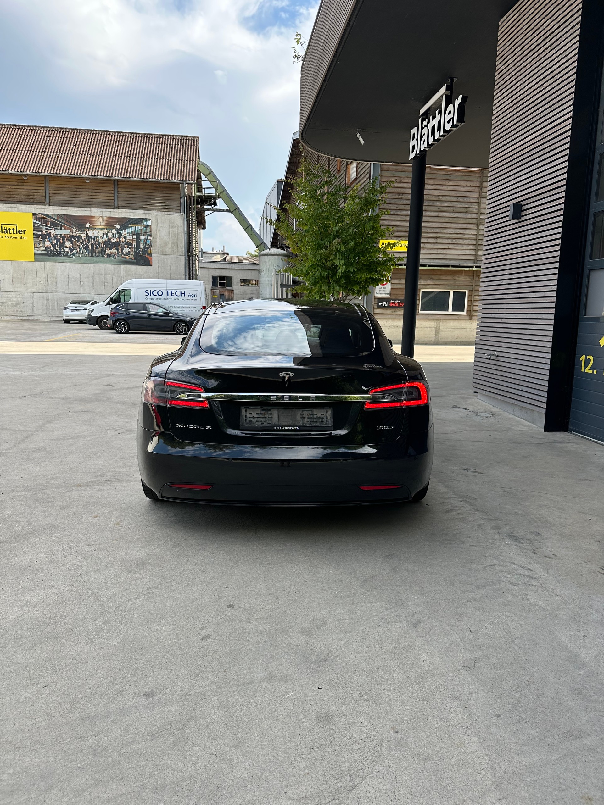TESLA Model S 100 D-image-5