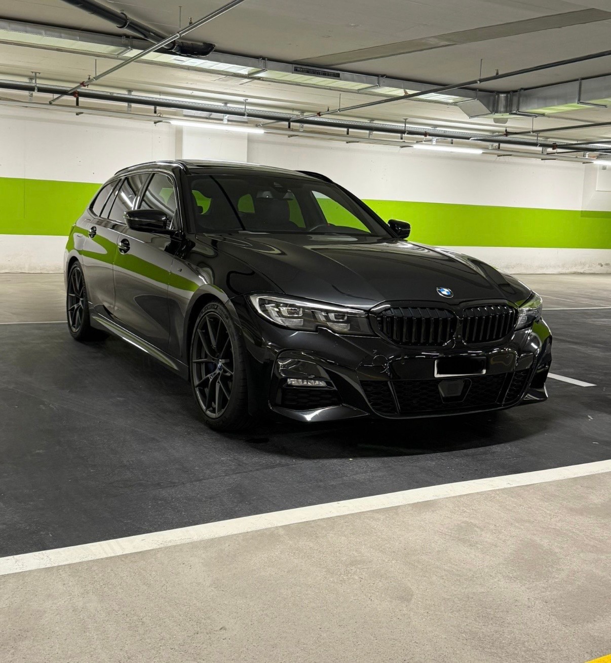 BMW 330i xDrive-image-0