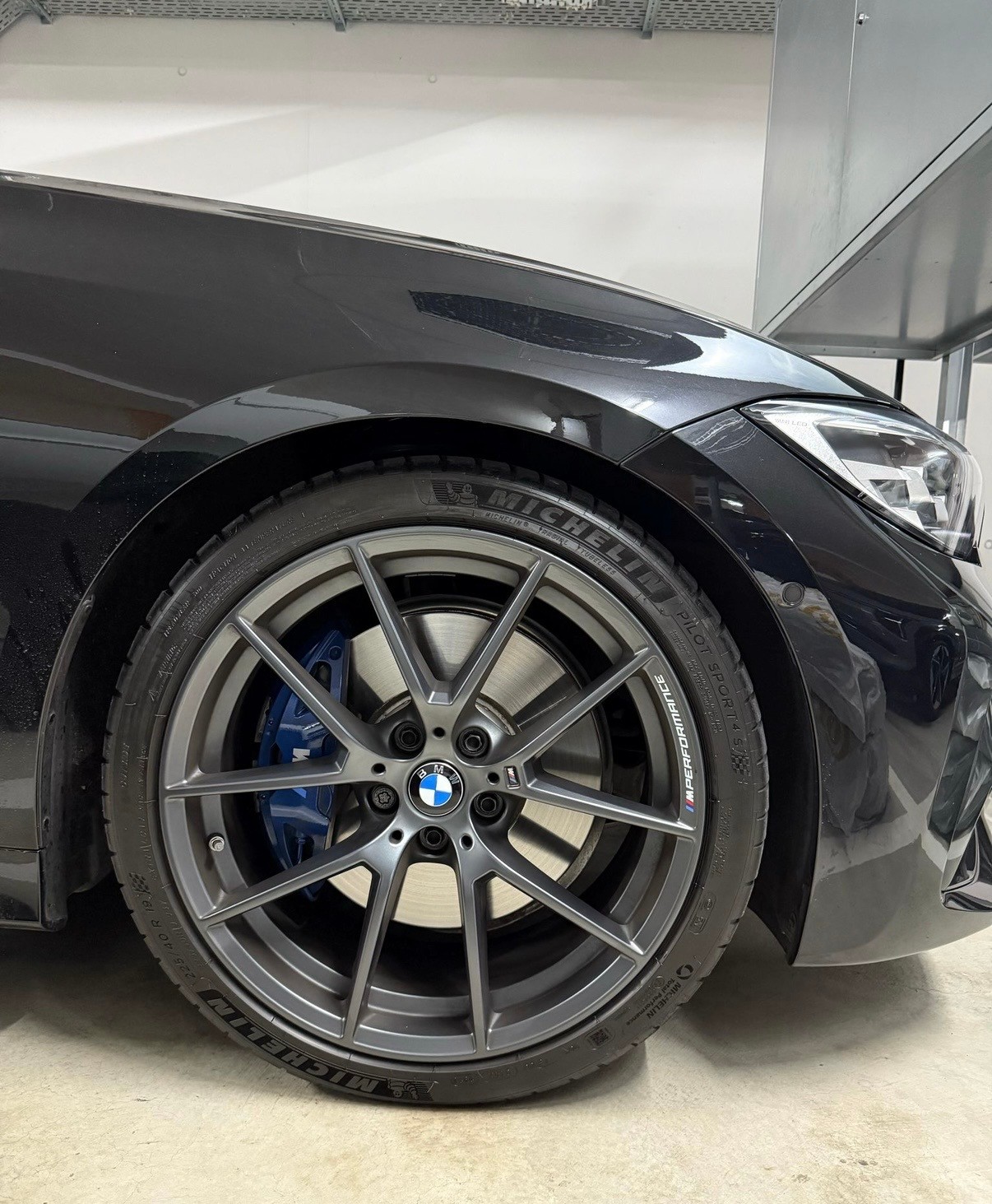 BMW 330i xDrive-image-4