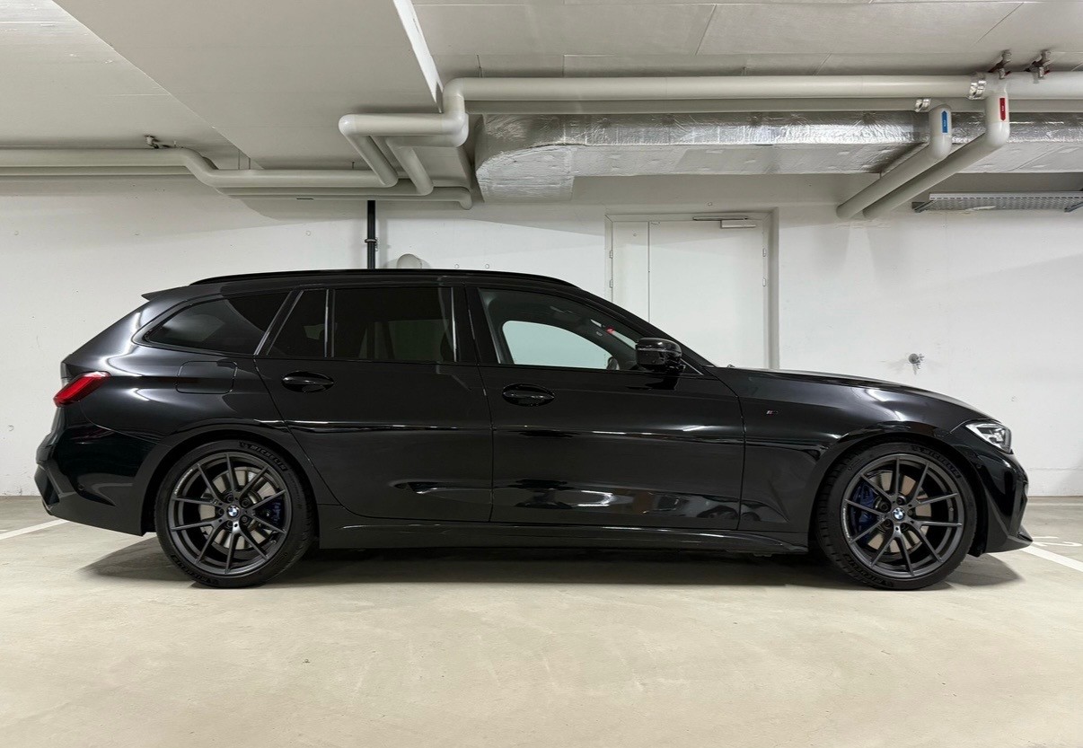 BMW 330i xDrive-image-2