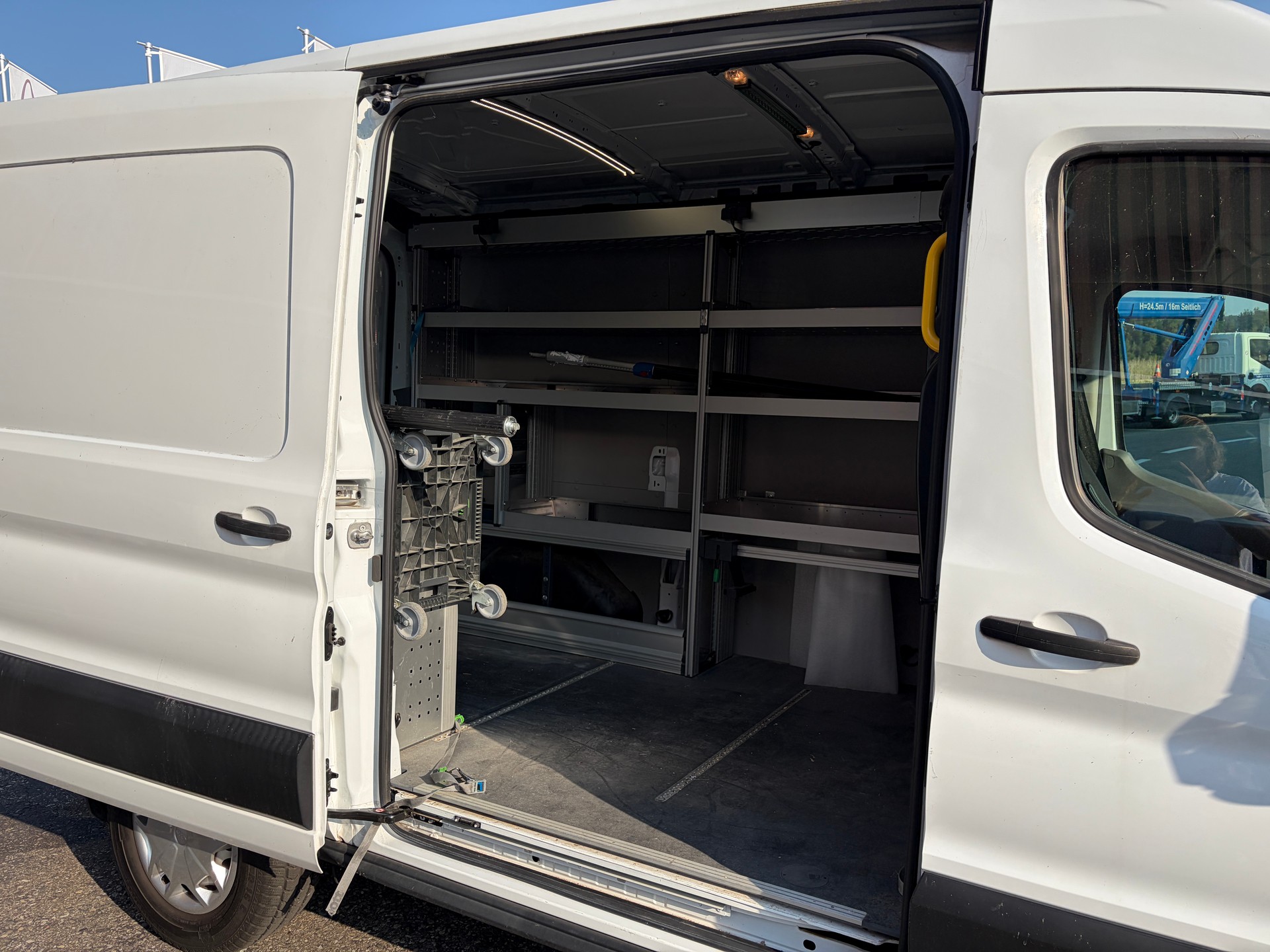 FORD Transit Van 350 L2 Trend 2.0 TDCi 170 HEV FWD-image-7