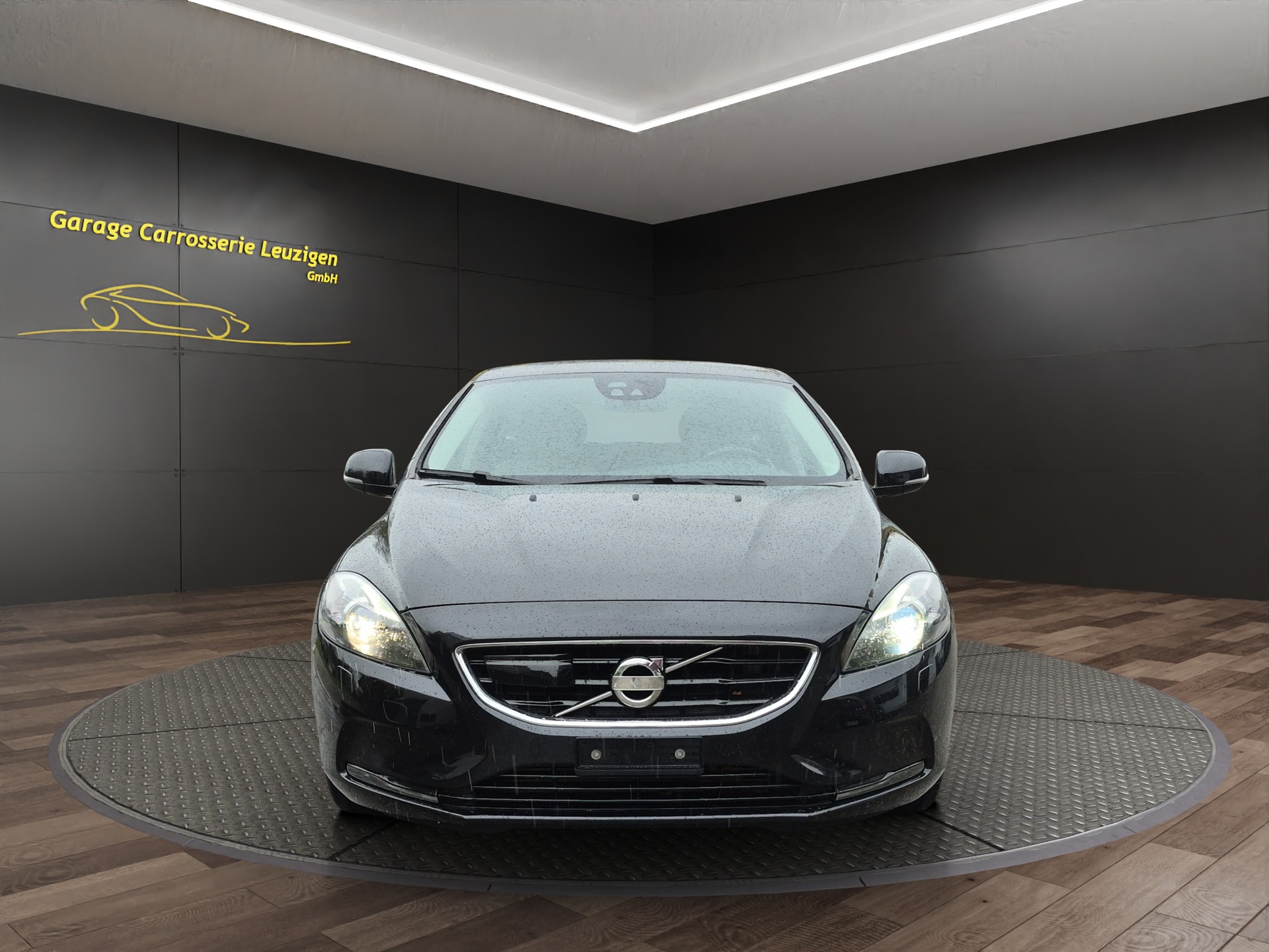 VOLVO V40 D3 R-Design Geartronic-image-2