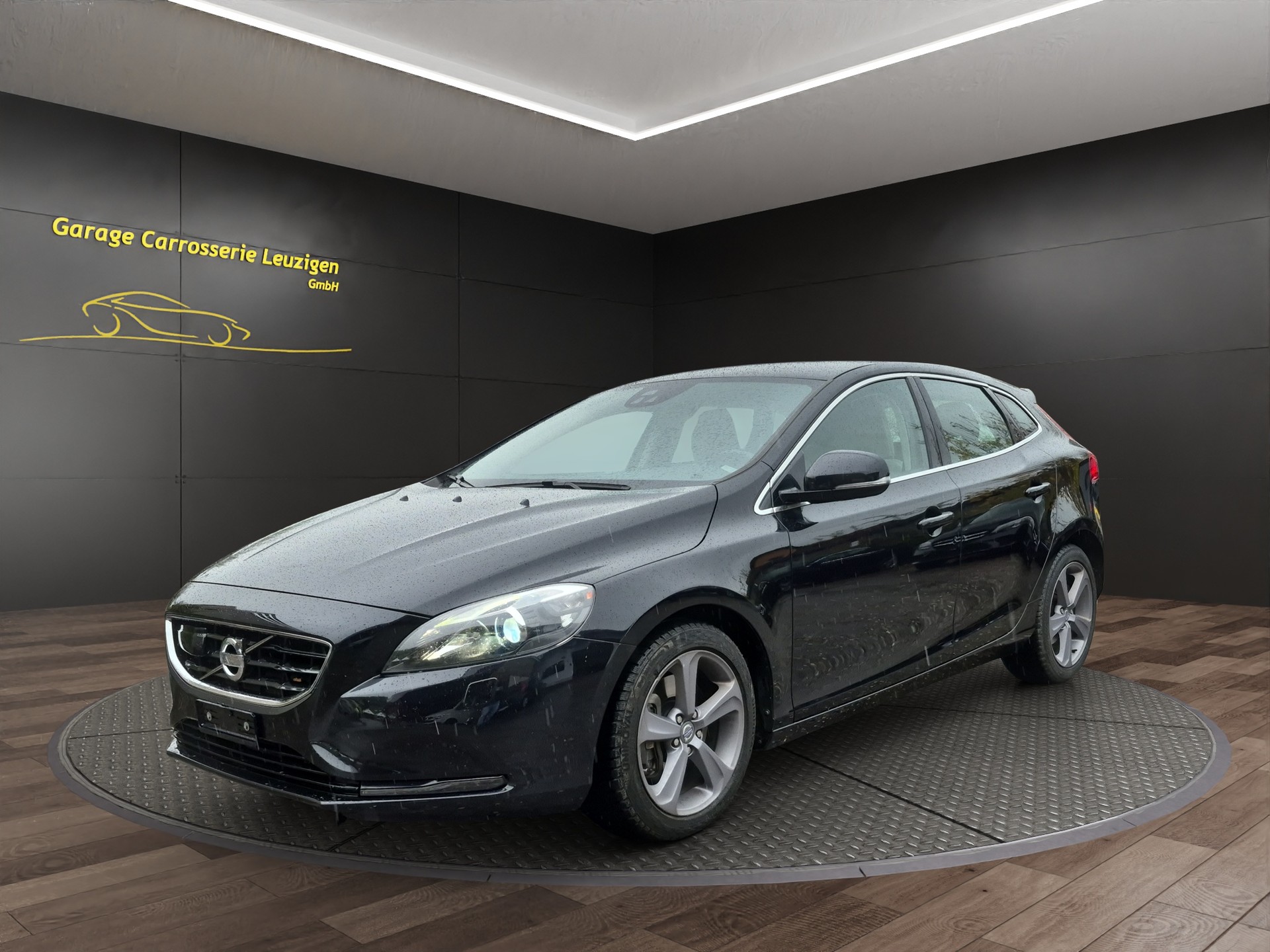 VOLVO V40 D3 R-Design Geartronic-image-1