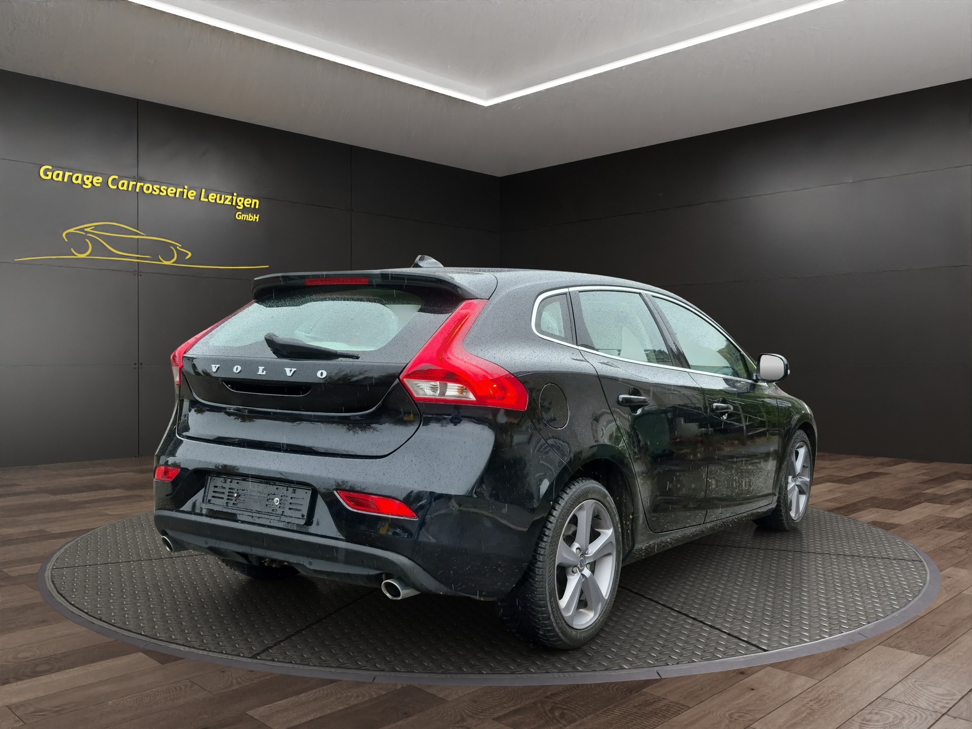 VOLVO V40 D3 R-Design Geartronic-image-4