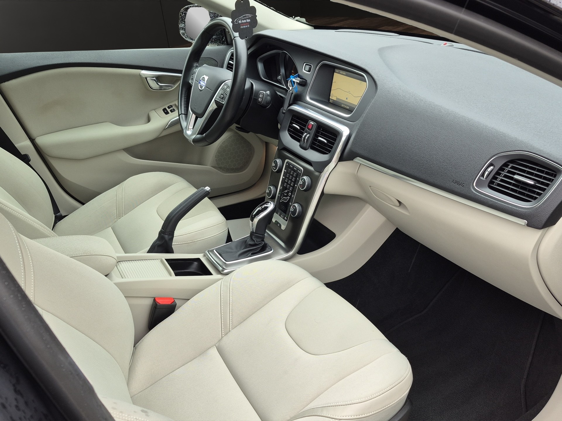 VOLVO V40 D3 R-Design Geartronic-image-10