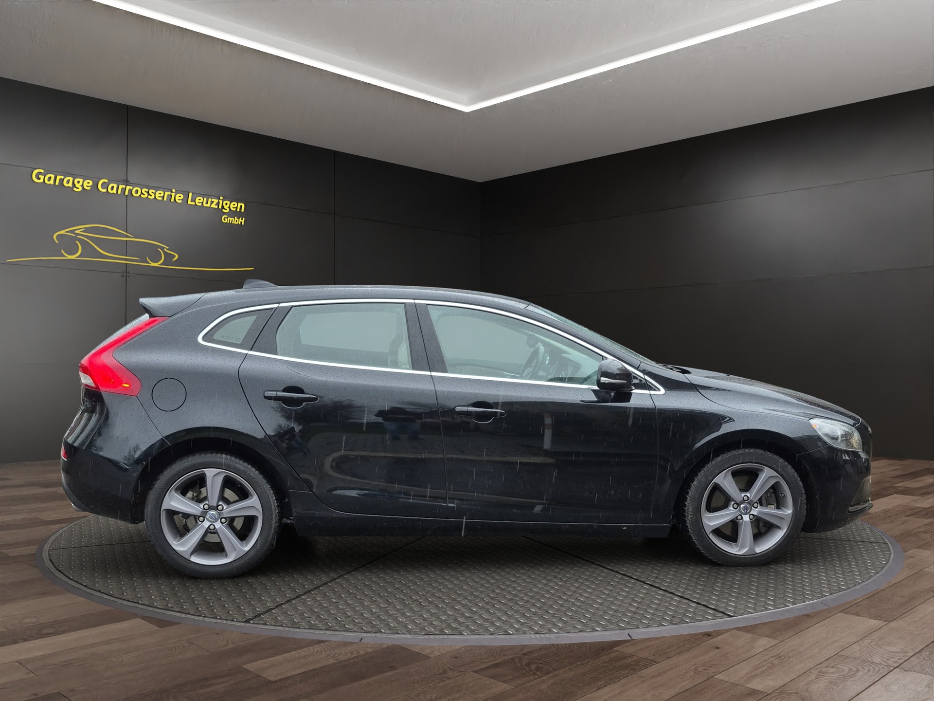 VOLVO V40 D3 R-Design Geartronic-image-6