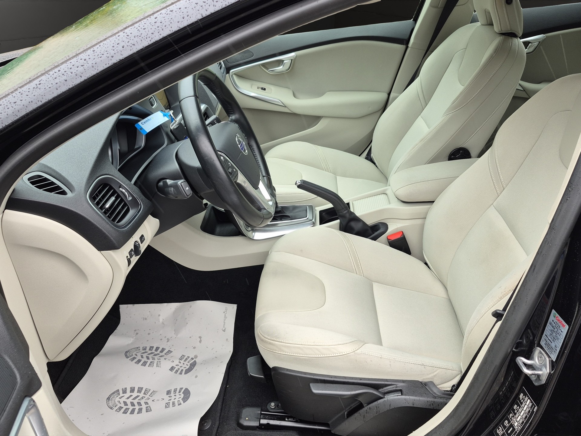 VOLVO V40 D3 R-Design Geartronic-image-11