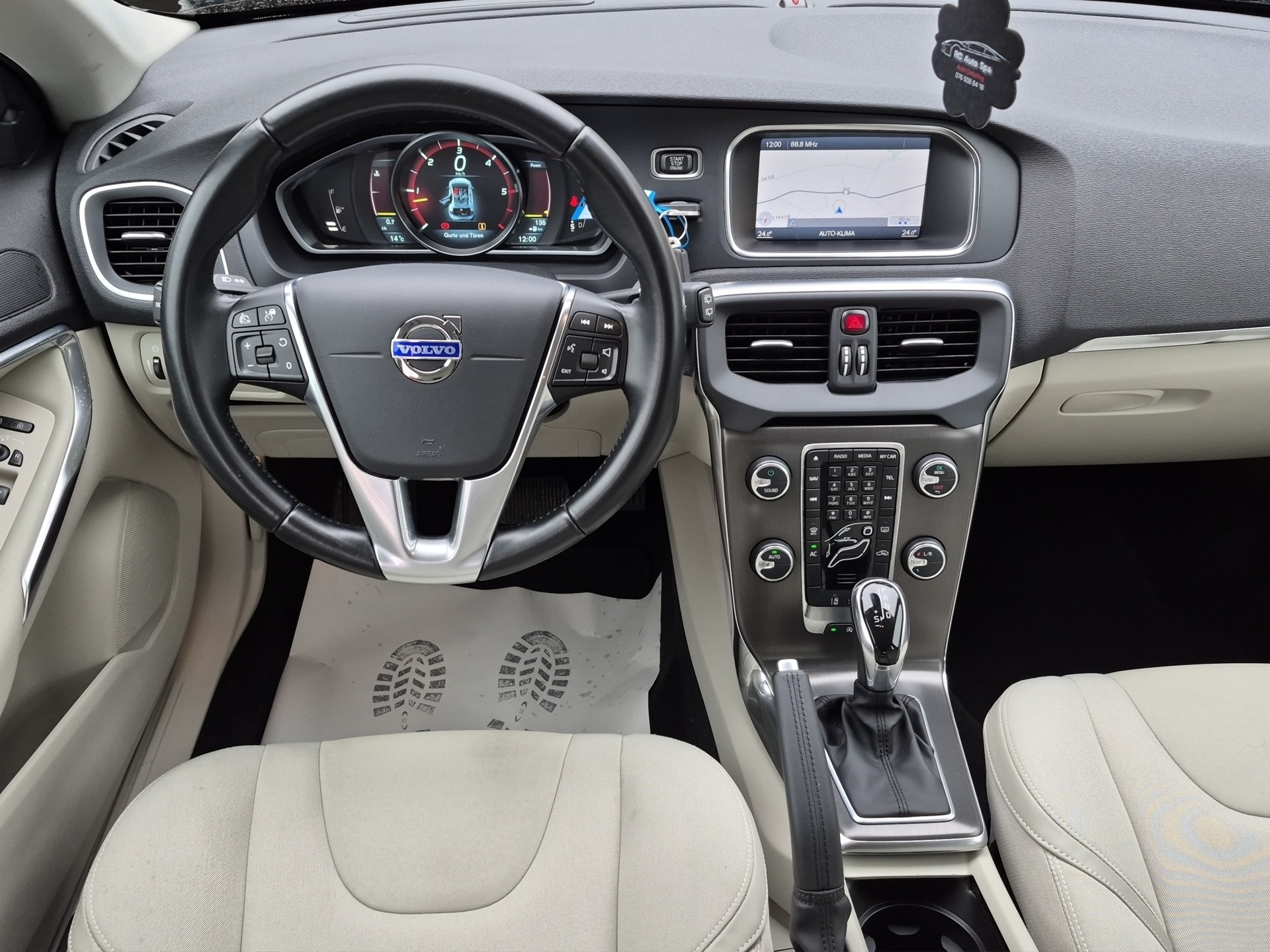 VOLVO V40 D3 R-Design Geartronic-image-9