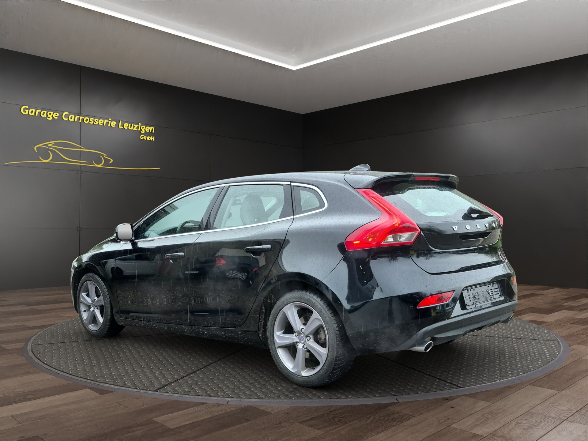 VOLVO V40 D3 R-Design Geartronic-image-3