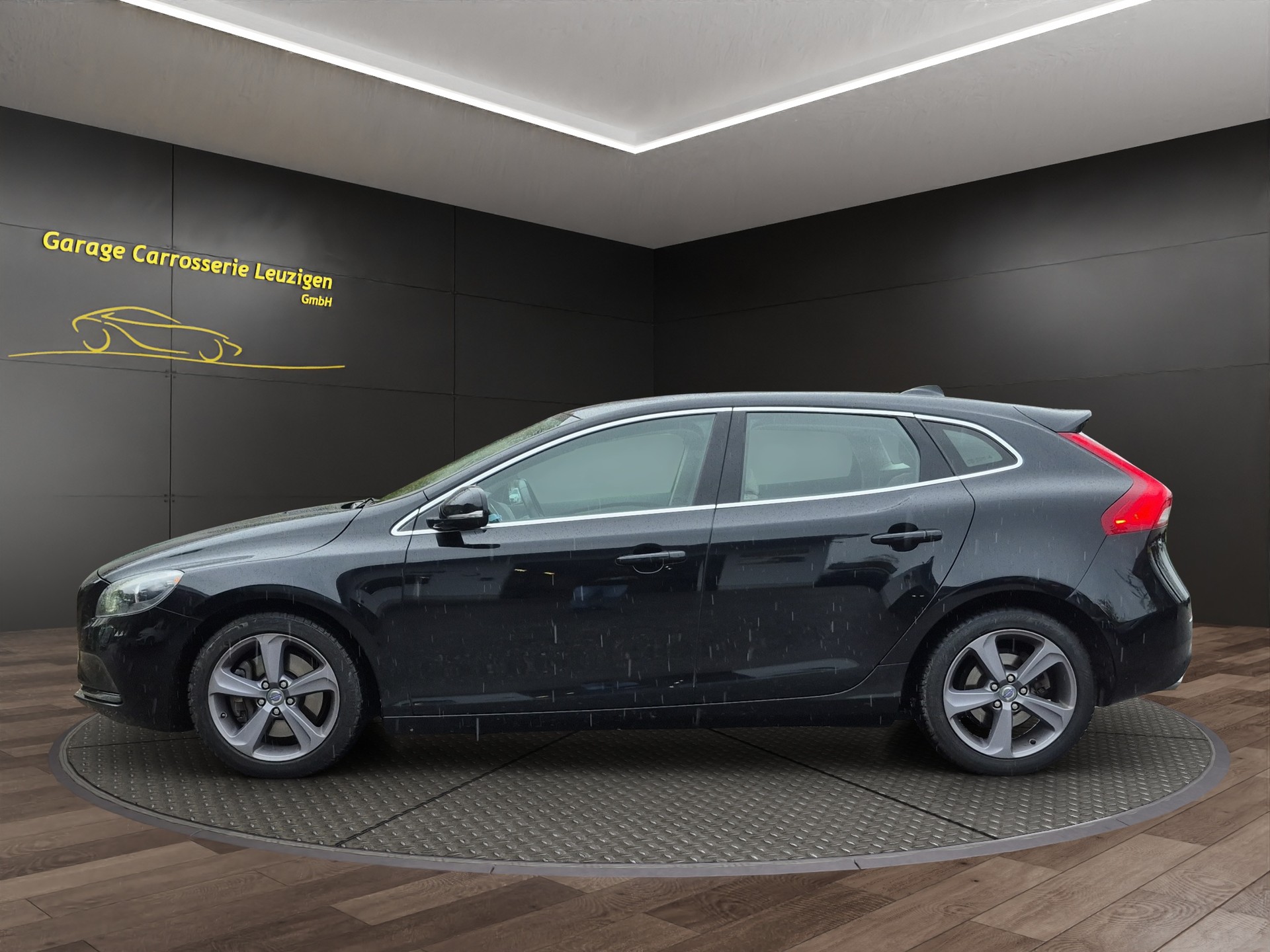 VOLVO V40 D3 R-Design Geartronic-image-7
