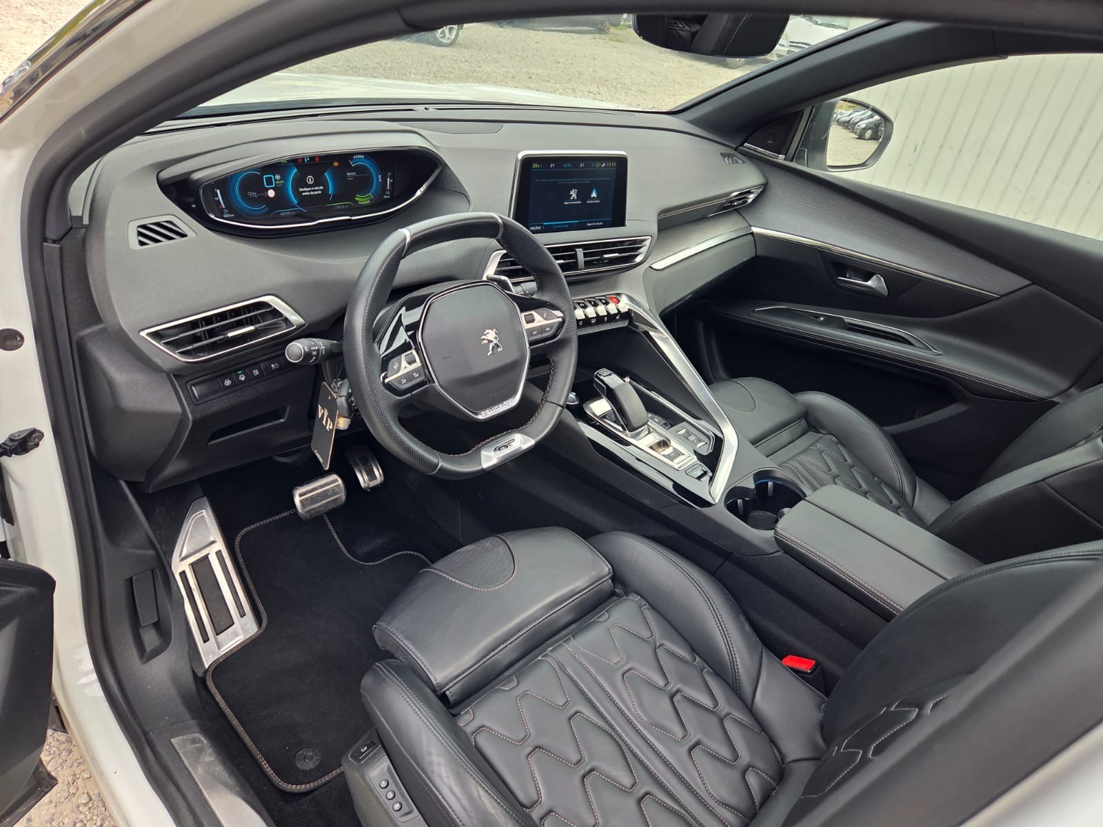PEUGEOT 3008 300e Hybrid4 GT EAT8-image-7