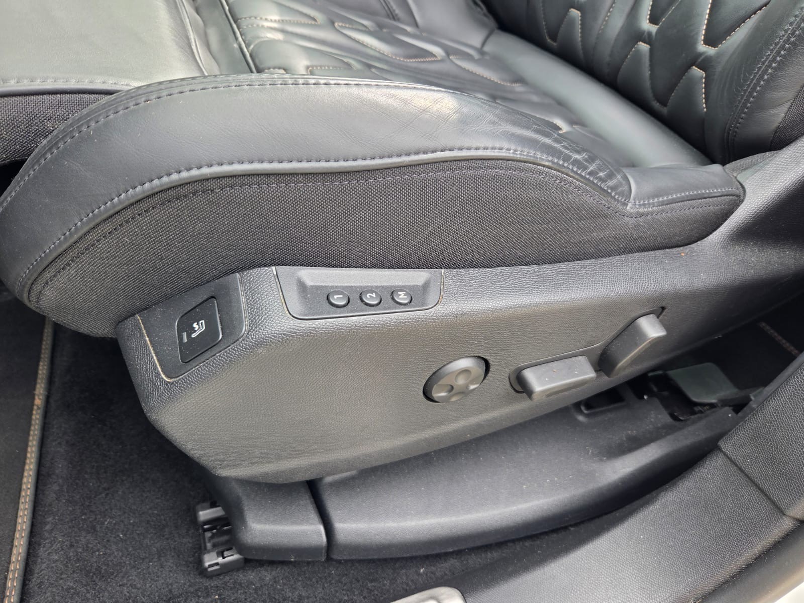PEUGEOT 3008 300e Hybrid4 GT EAT8-image-9