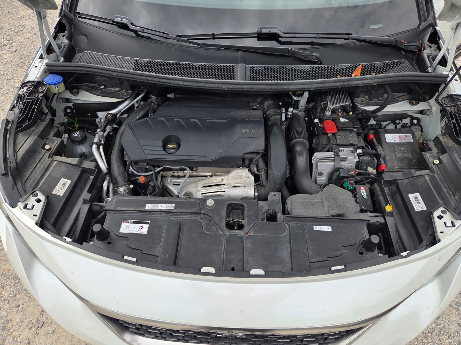 PEUGEOT 3008 300e Hybrid4 GT EAT8-image-14