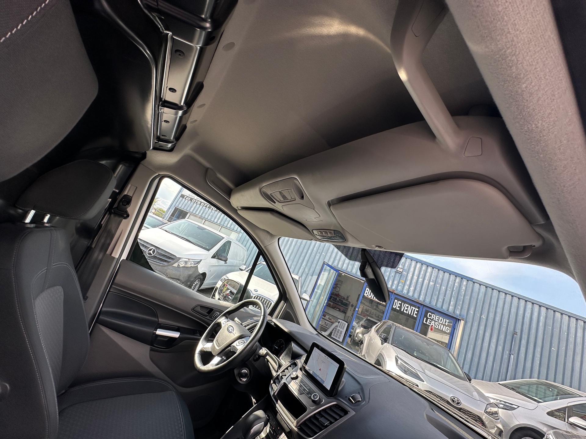 FORD Transit Connect Van T220 1.5 EcoBlue Trend Automat-image-22