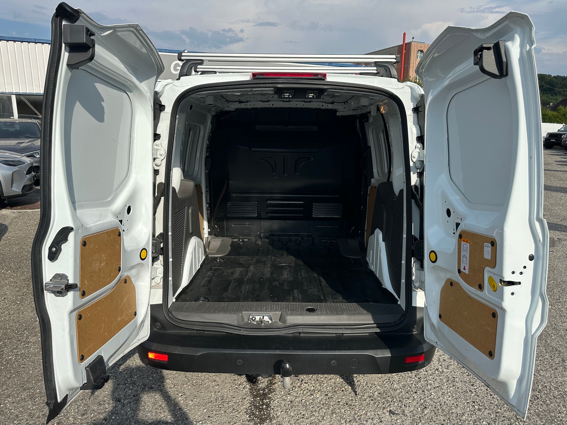 FORD Transit Connect Van T220 1.5 EcoBlue Trend Automat-image-16