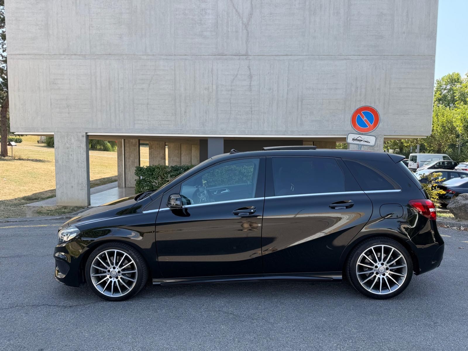 MERCEDES-BENZ B 220 AMG Line 4Matic 7G-DCT-image-7