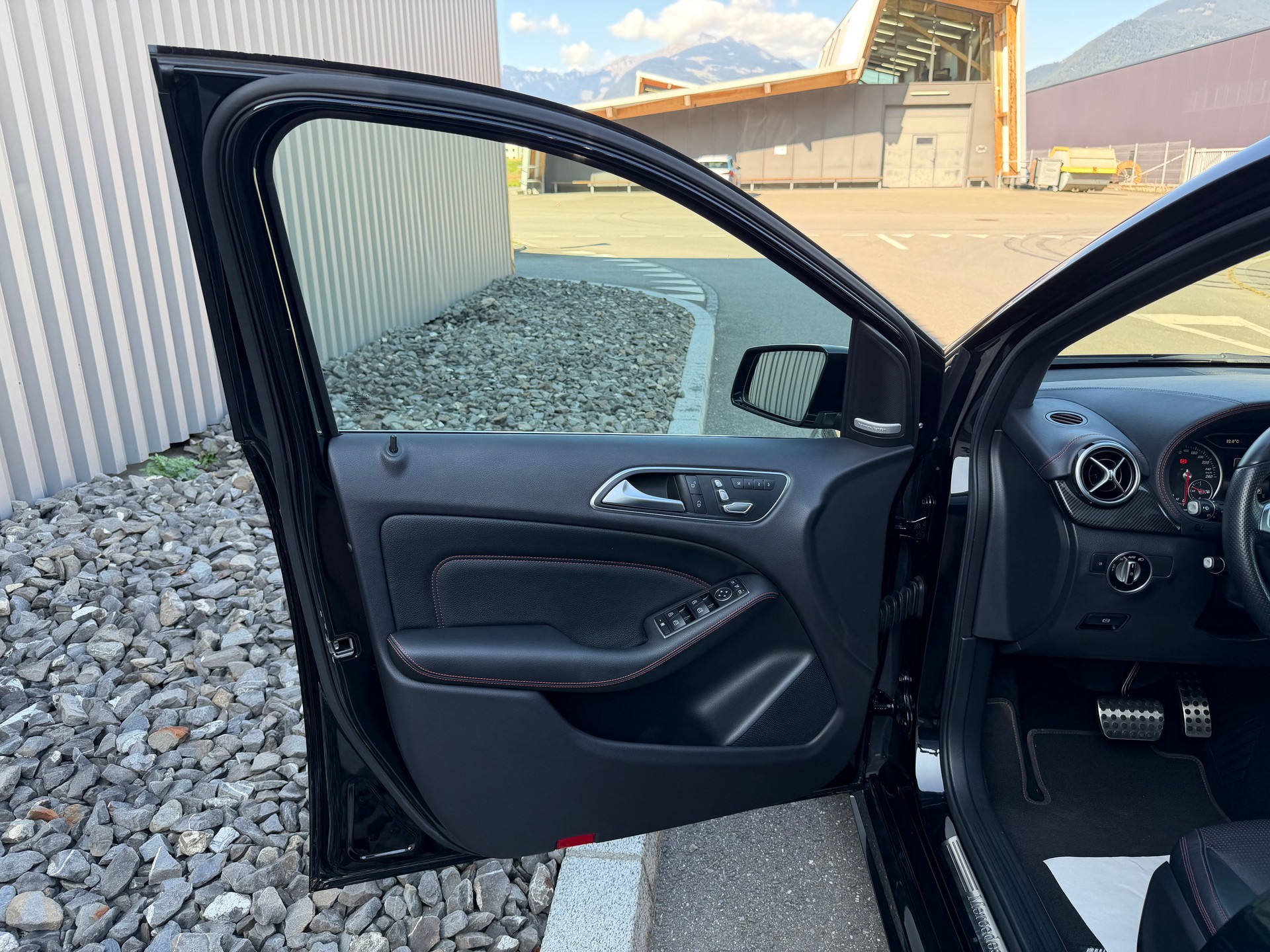 MERCEDES-BENZ B 220 AMG Line 4Matic 7G-DCT-image-23