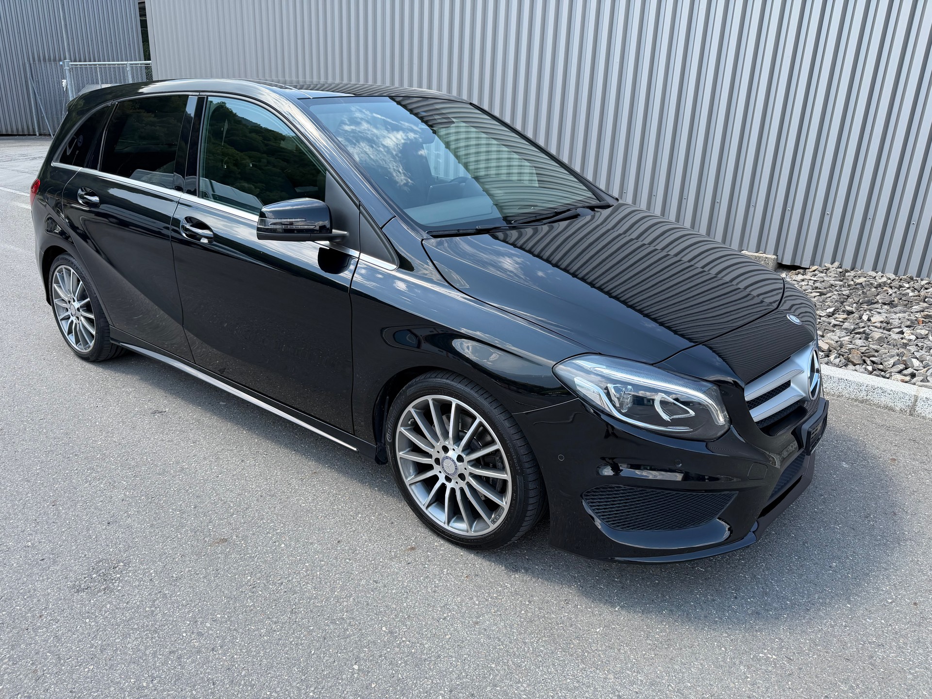 MERCEDES-BENZ B 220 AMG Line 4Matic 7G-DCT-image-7