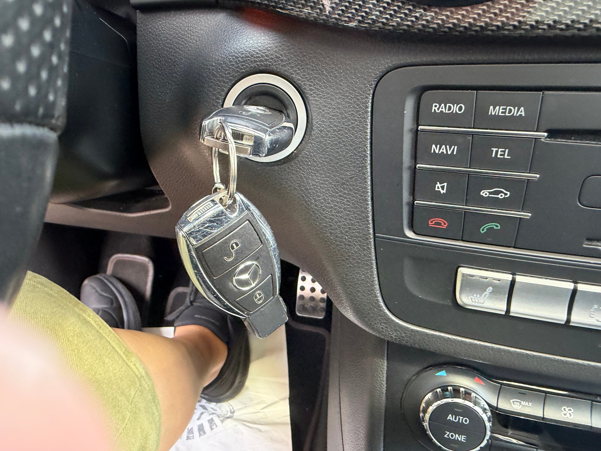 MERCEDES-BENZ B 220 AMG Line 4Matic 7G-DCT-image-30