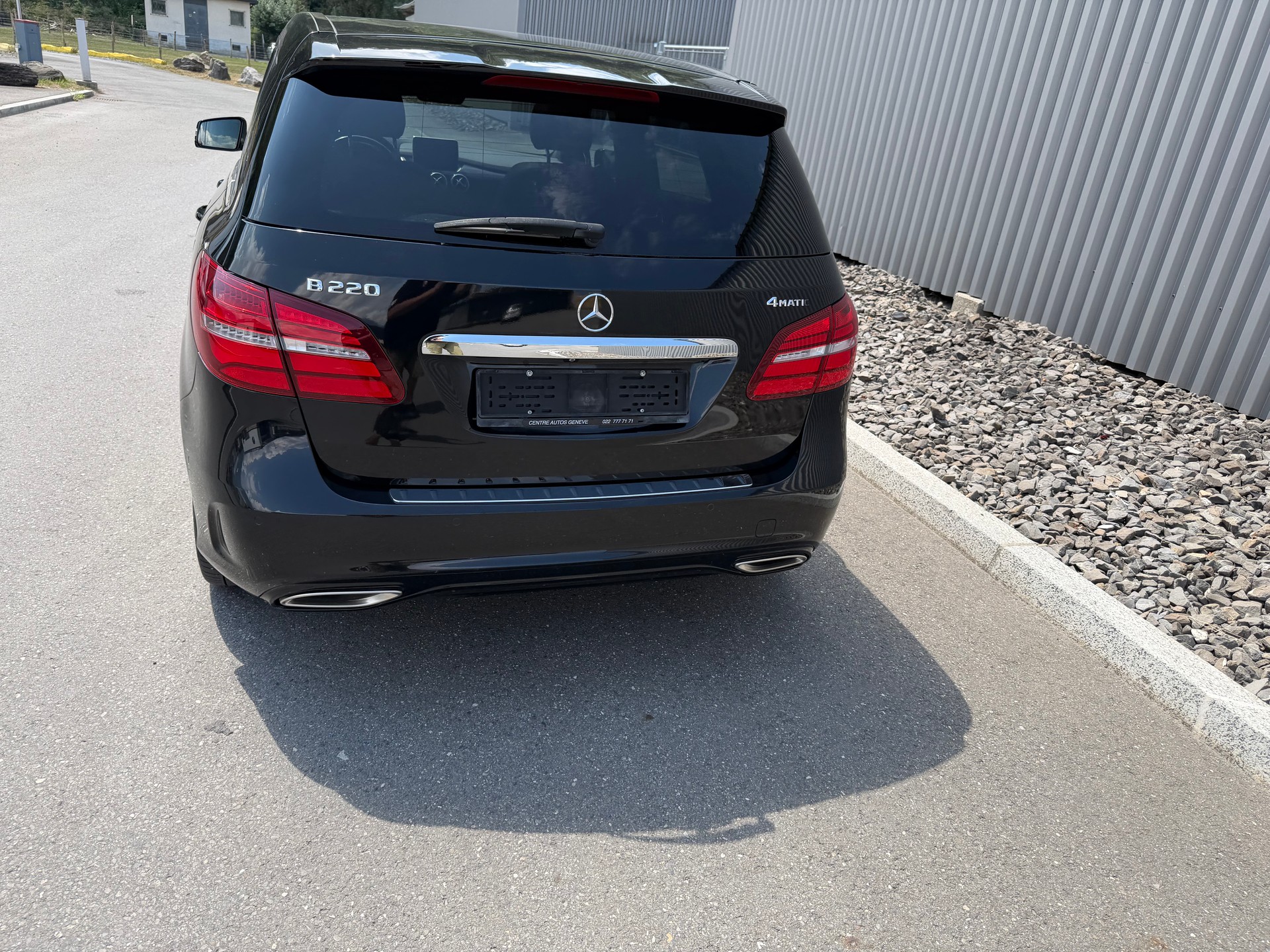 MERCEDES-BENZ B 220 AMG Line 4Matic 7G-DCT-showroom-element-2