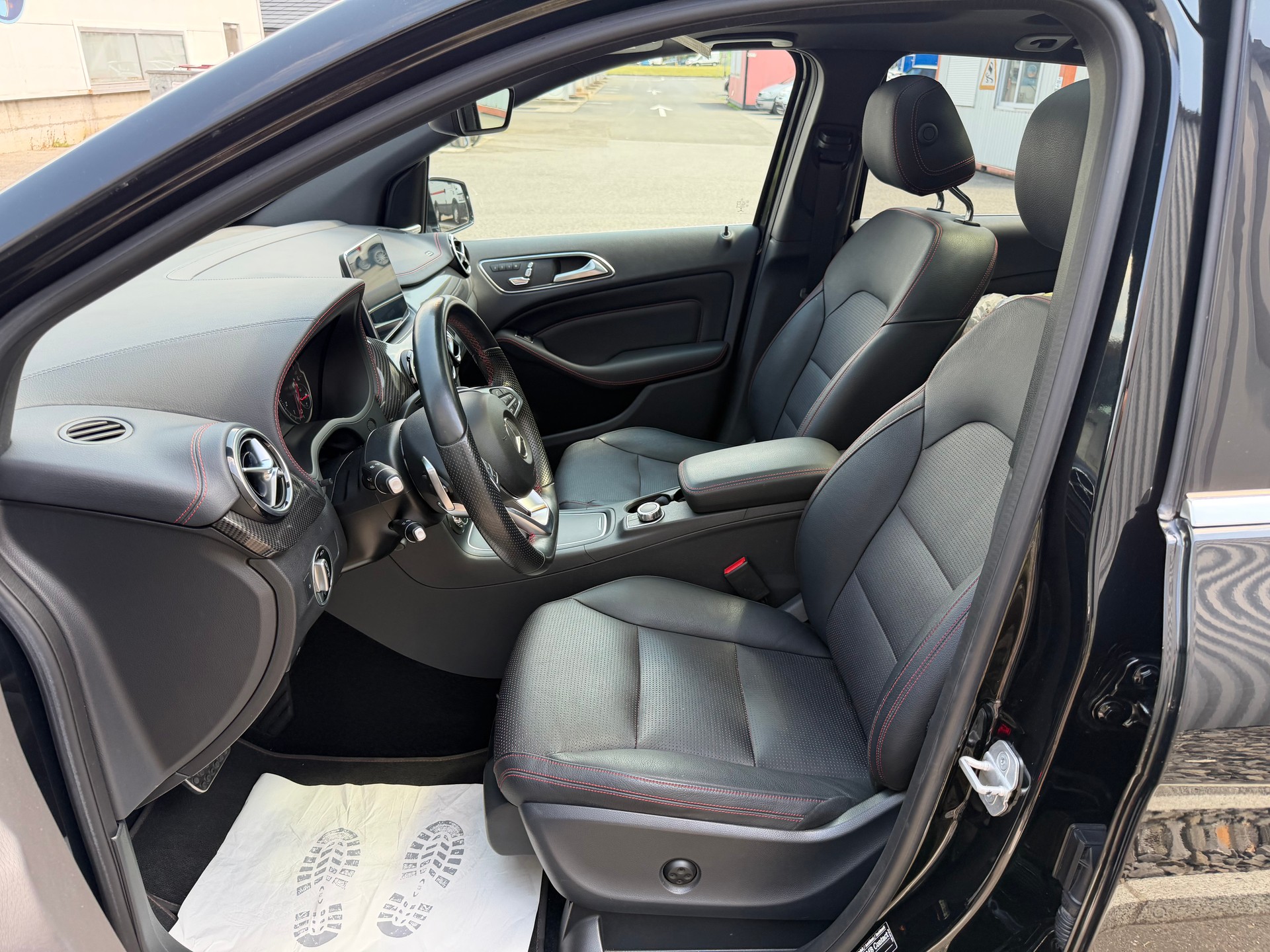 MERCEDES-BENZ B 220 AMG Line 4Matic 7G-DCT-image-17