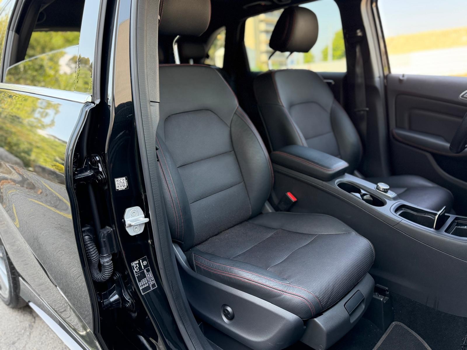 MERCEDES-BENZ B 220 AMG Line 4Matic 7G-DCT-image-14