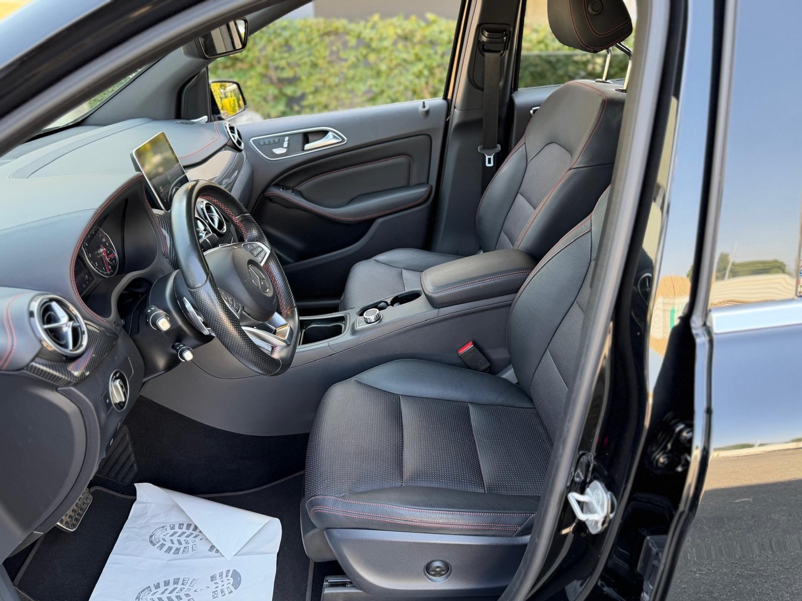 MERCEDES-BENZ B 220 AMG Line 4Matic 7G-DCT-image-11