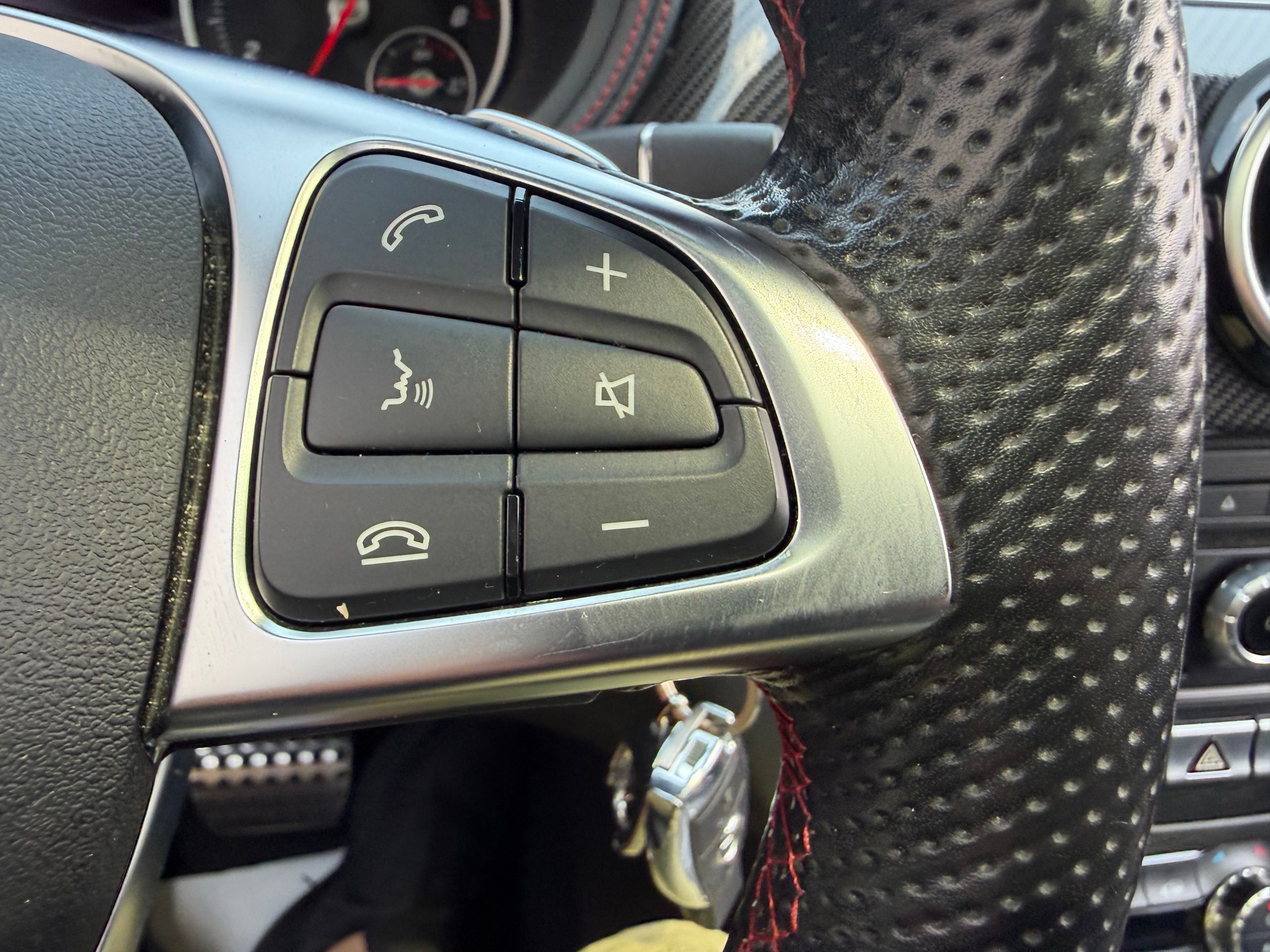 MERCEDES-BENZ B 220 AMG Line 4Matic 7G-DCT-image-35