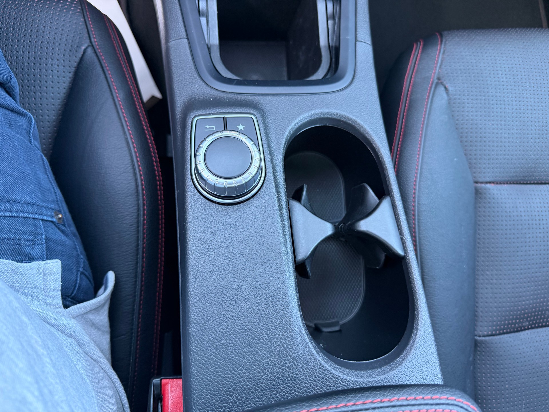 MERCEDES-BENZ B 220 AMG Line 4Matic 7G-DCT-image-22