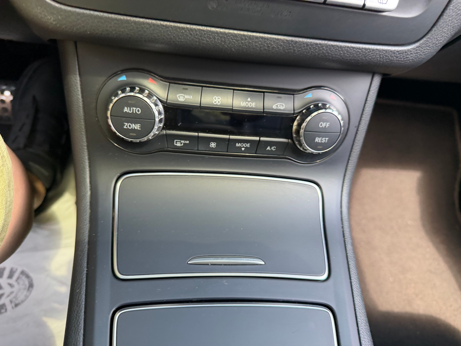 MERCEDES-BENZ B 220 AMG Line 4Matic 7G-DCT-image-33