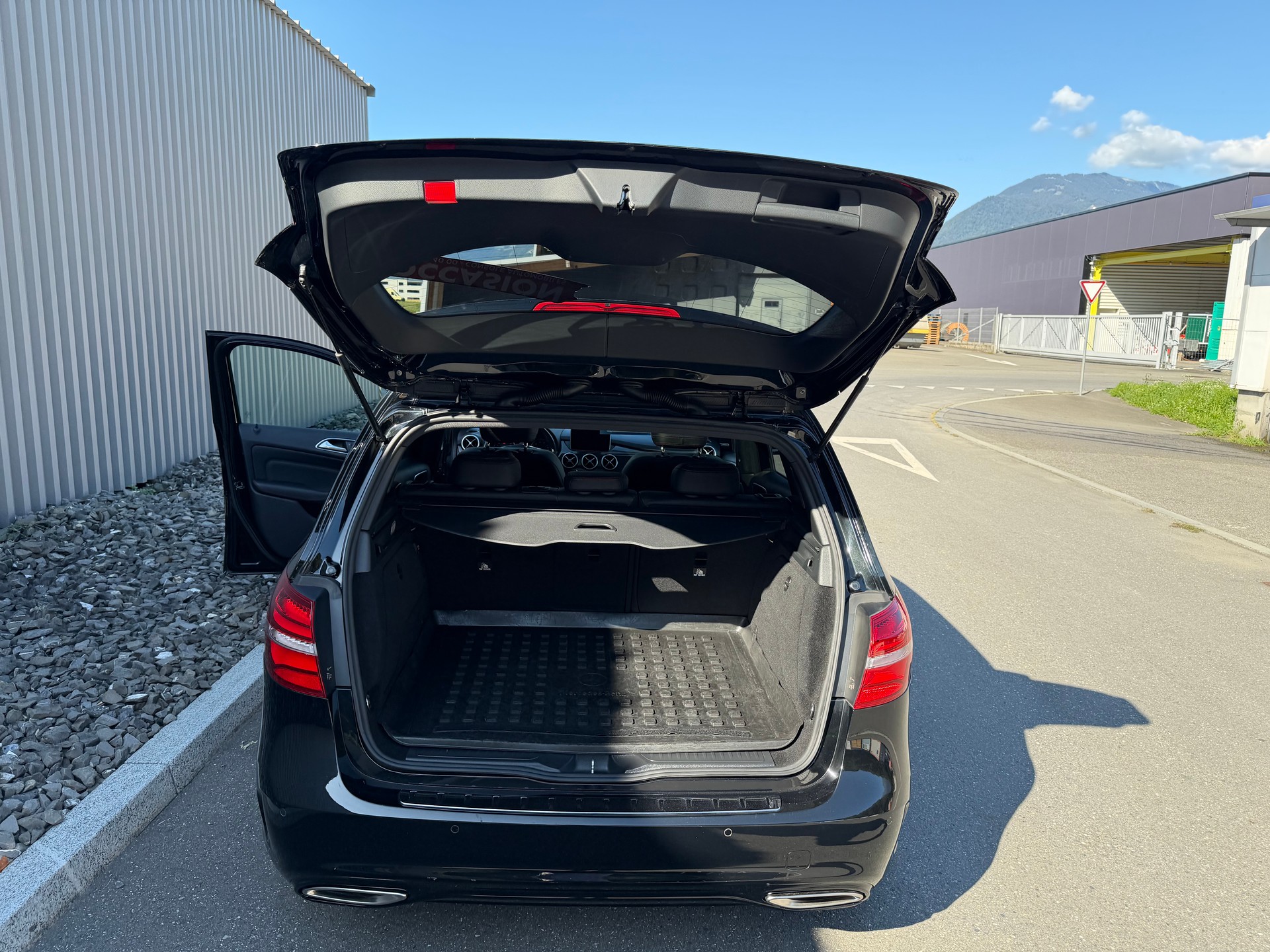 MERCEDES-BENZ B 220 AMG Line 4Matic 7G-DCT-image-36